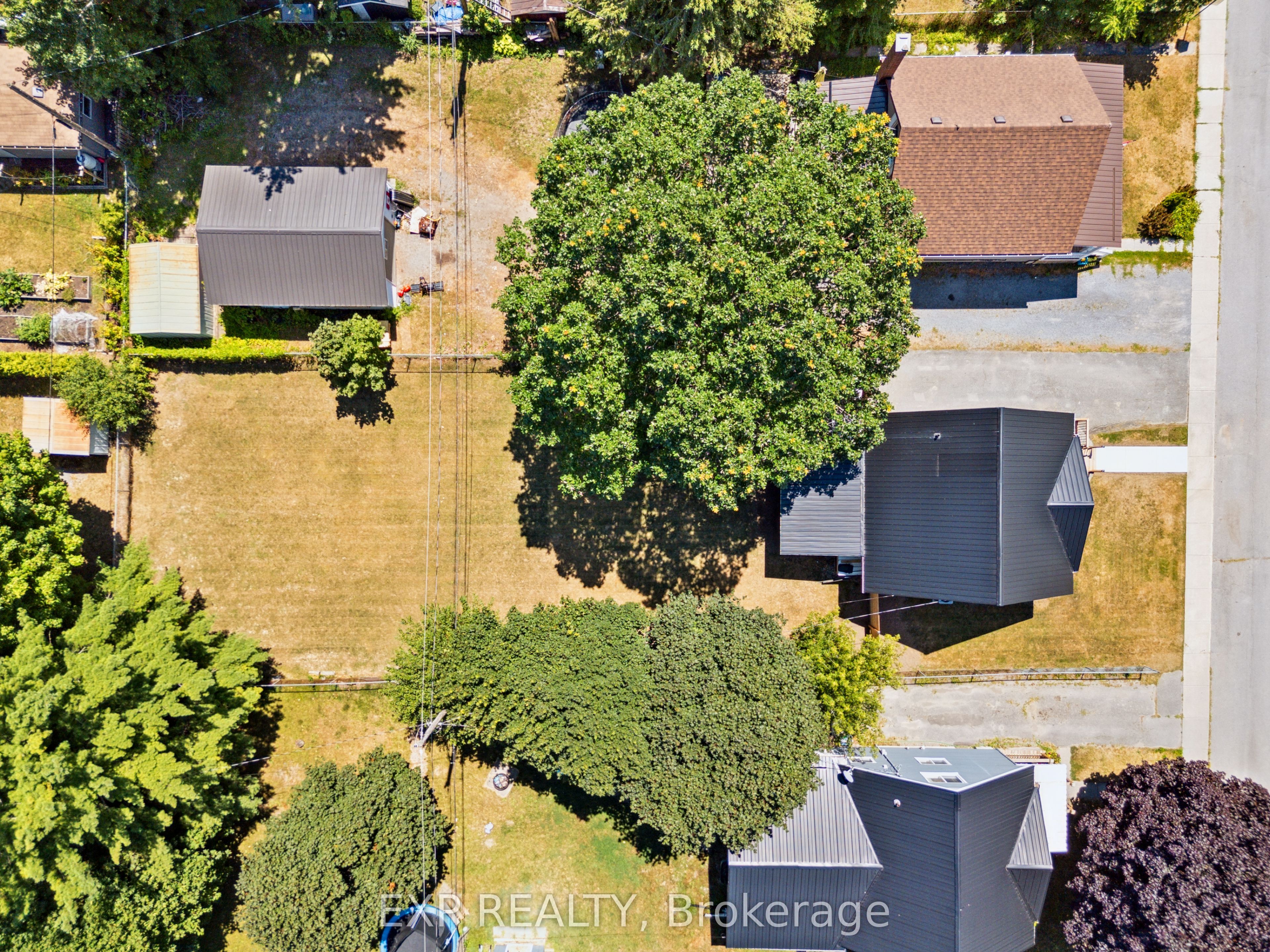203 Simcoe Street Property Photo 40