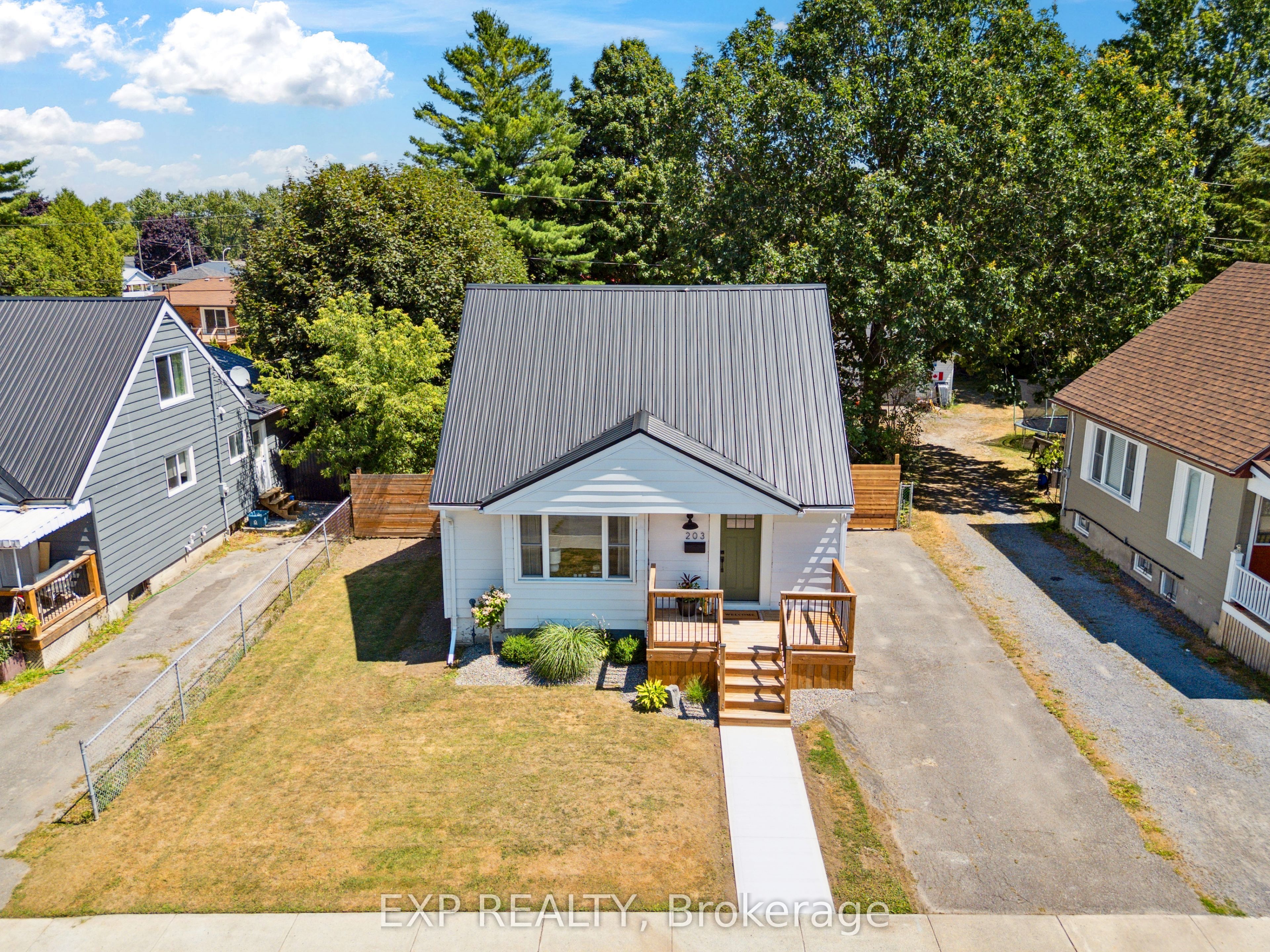 203 Simcoe Street Property Photo 42