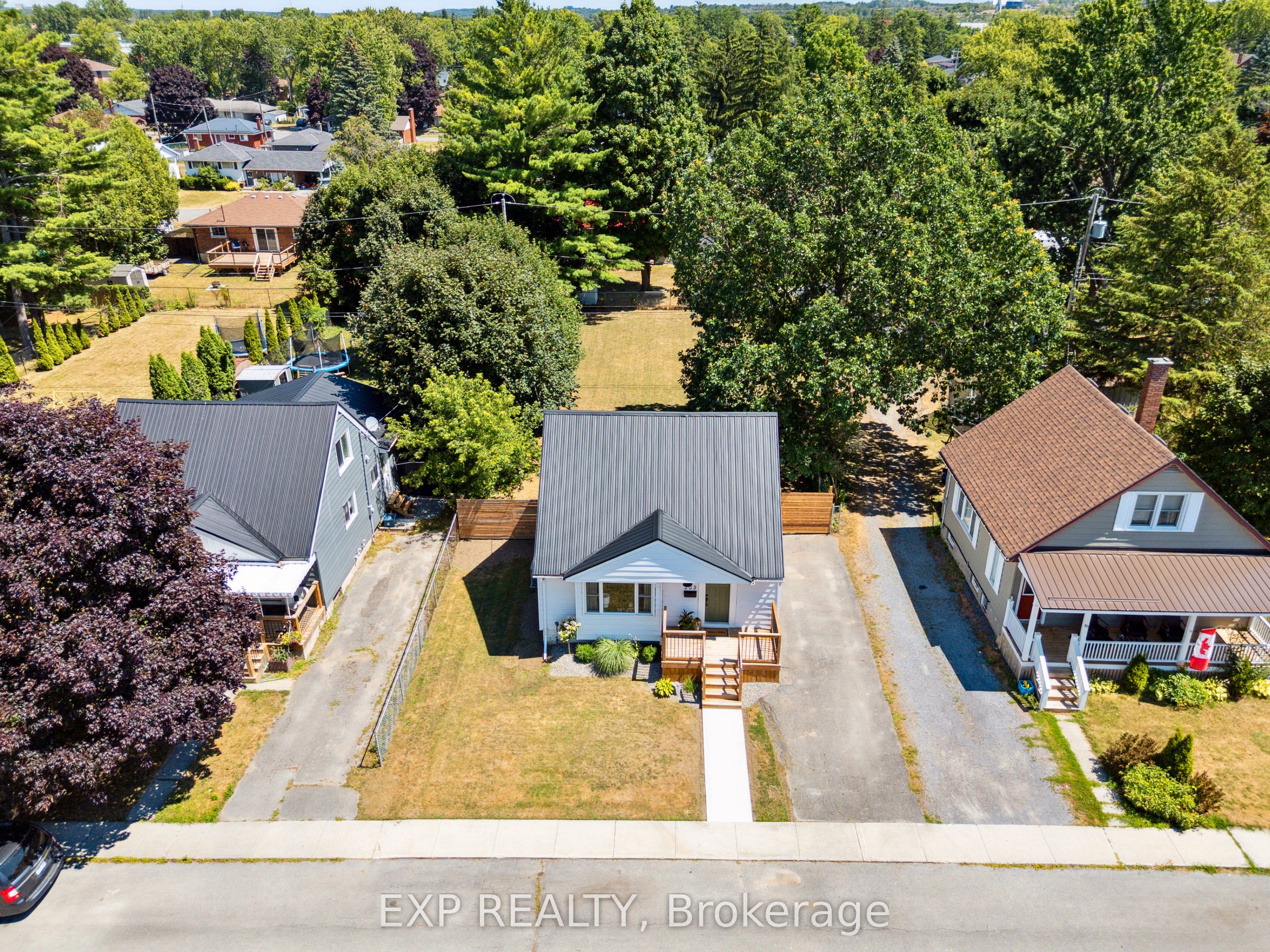 203 Simcoe Street Property Photo 43