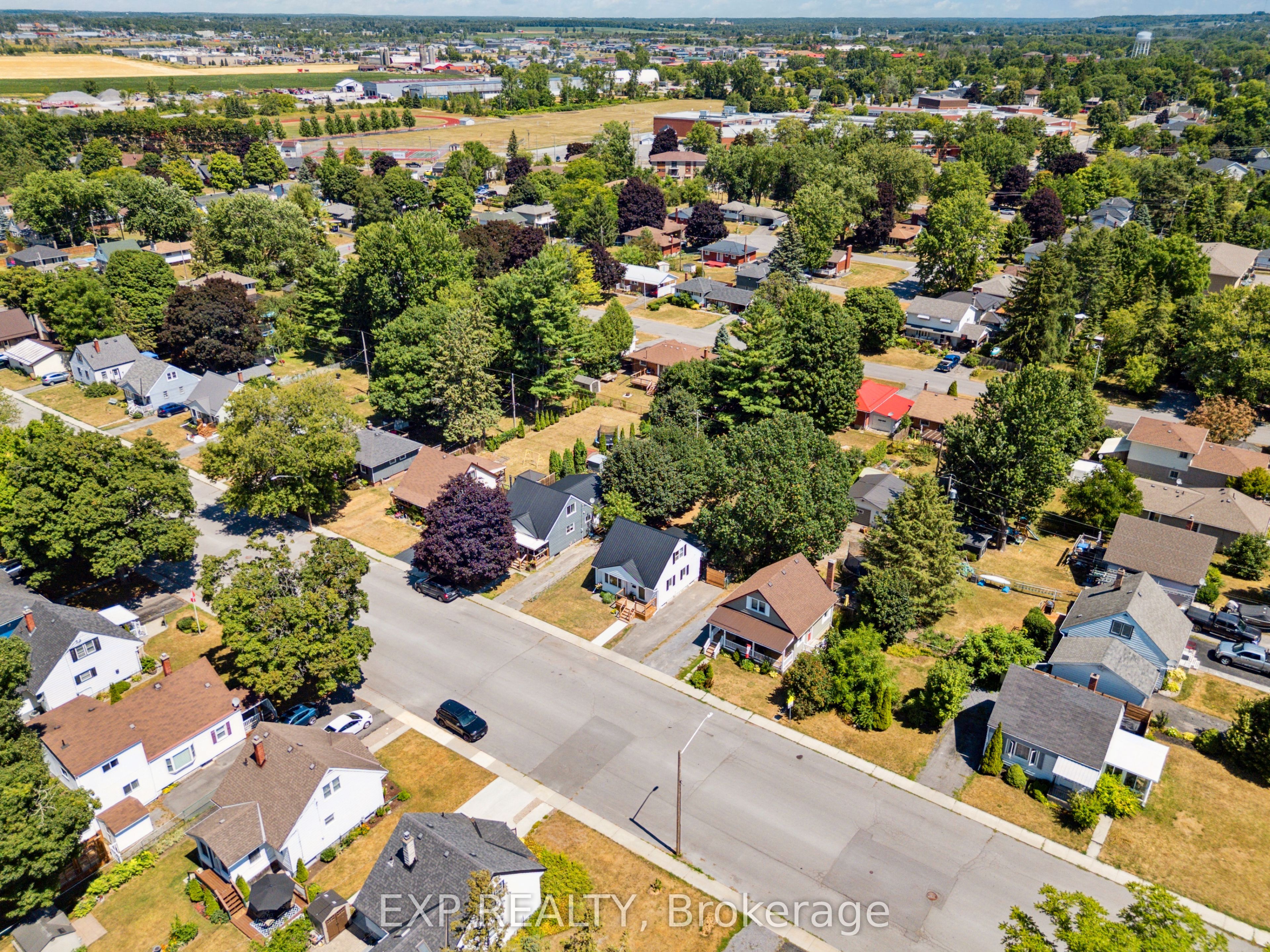 203 Simcoe Street Property Photo 45