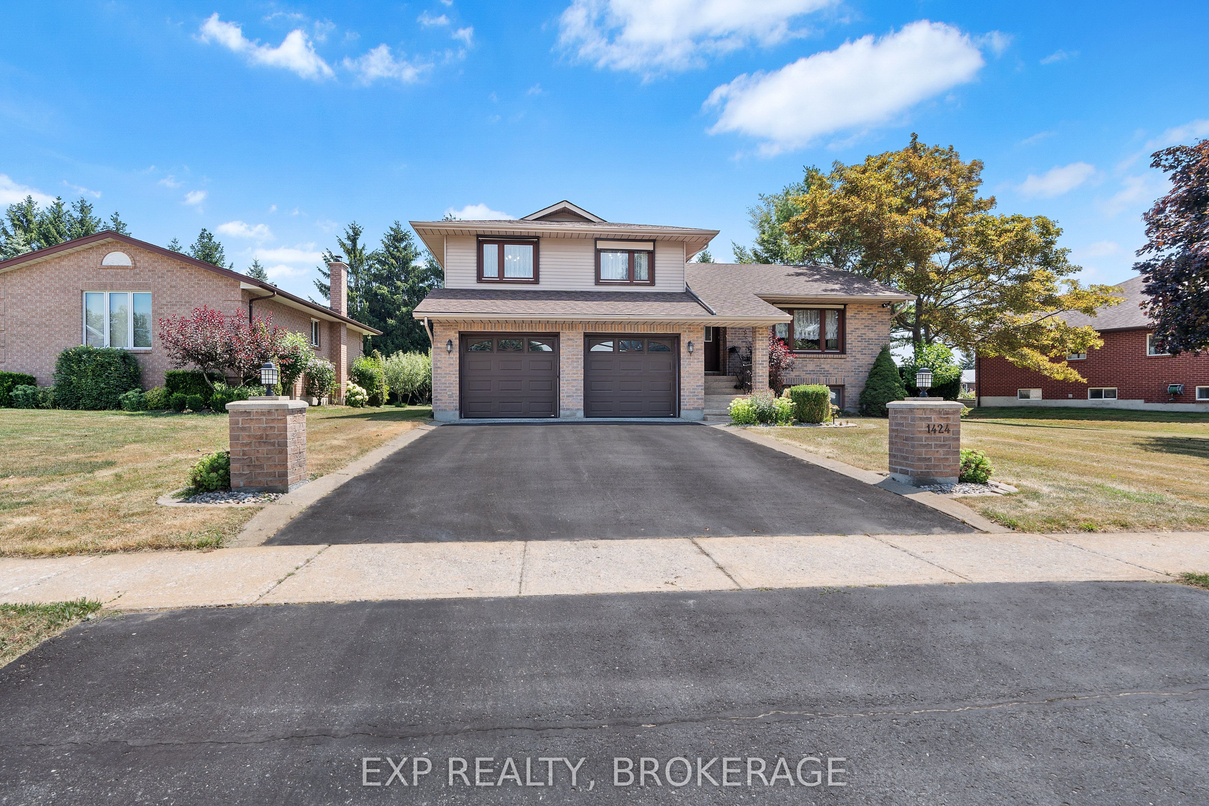 1424 Cottsmere Court Property Photo 1