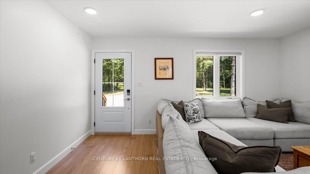 101 Thompson Road Property Photo 7