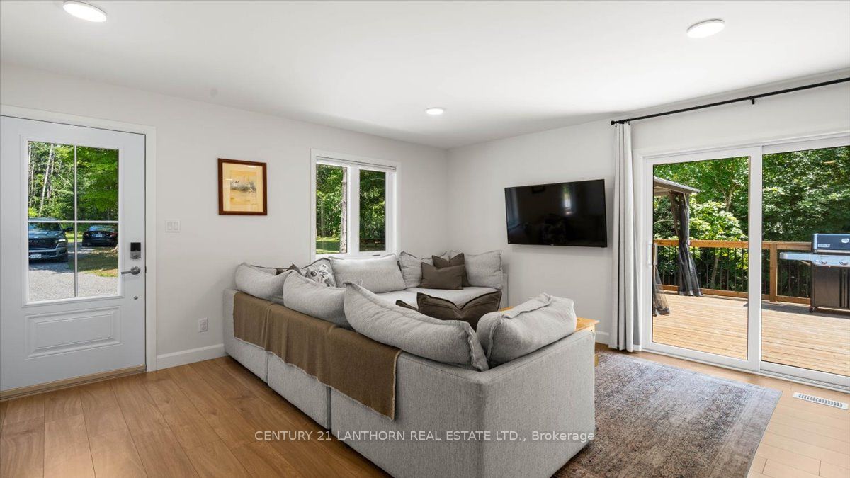 101 Thompson Road Property Photo 8