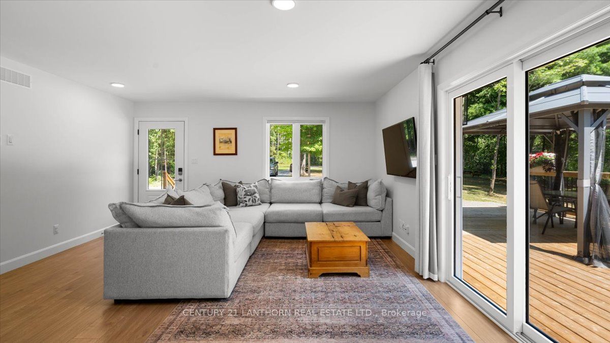 101 Thompson Road Property Photo 9