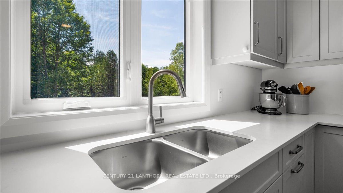 101 Thompson Road Property Photo 13