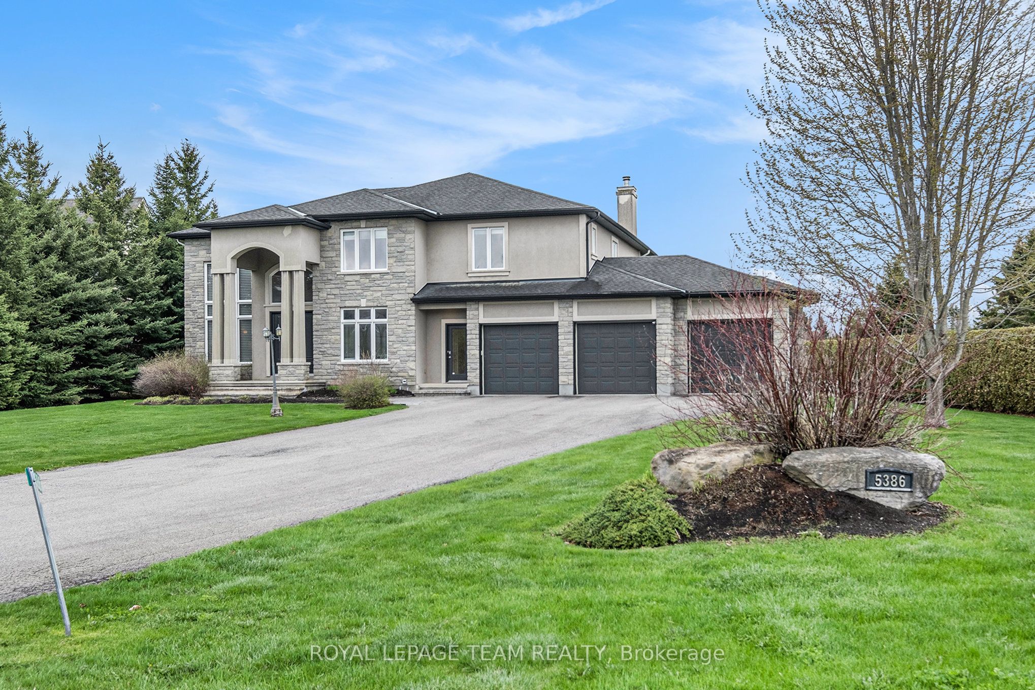 5386 Mansel Crescent Property Photo 2