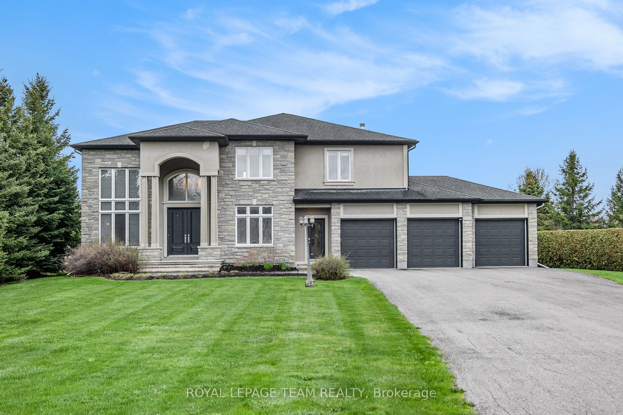 5386 Mansel Crescent Property Photo 3