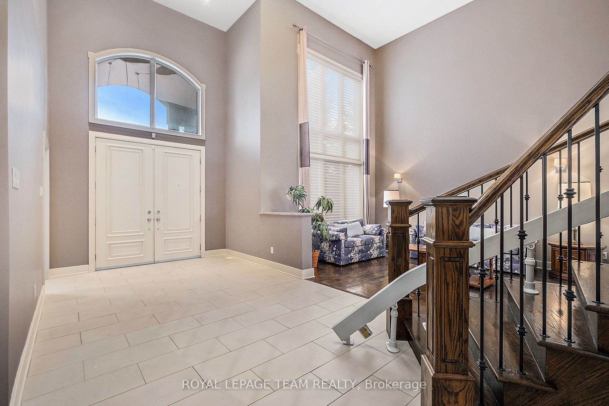 5386 Mansel Crescent Property Photo 5