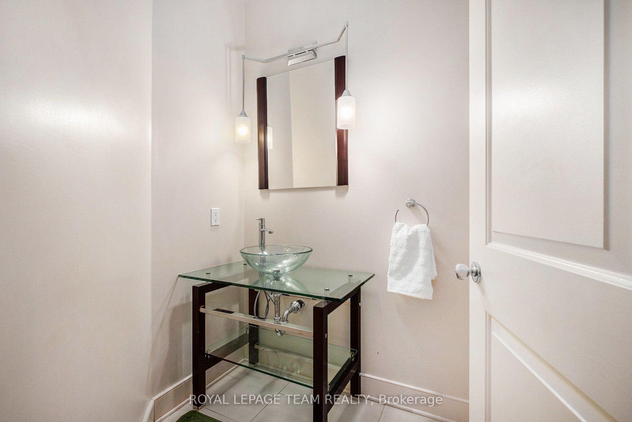 5386 Mansel Crescent Property Photo 14