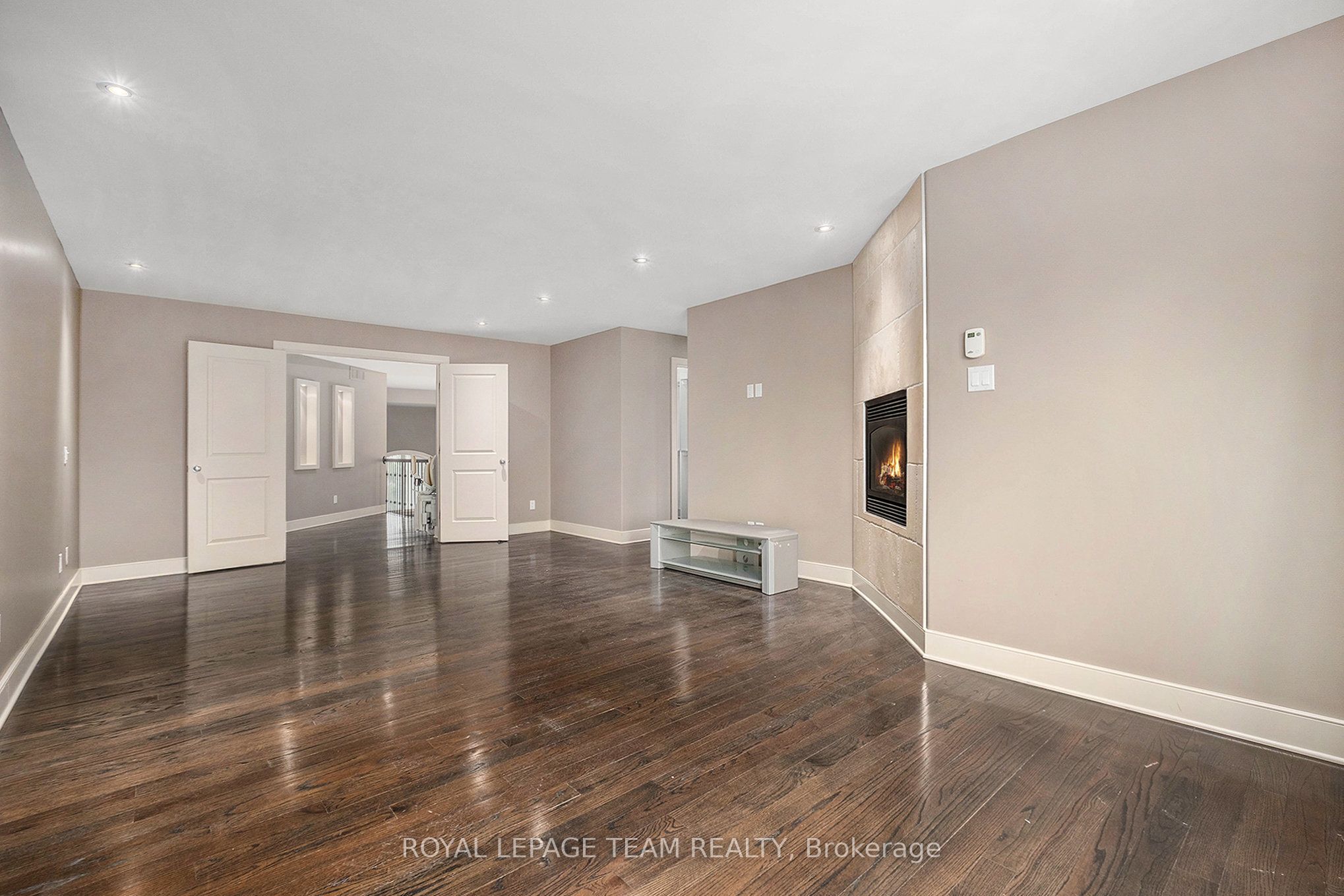 5386 Mansel Crescent Property Photo 18