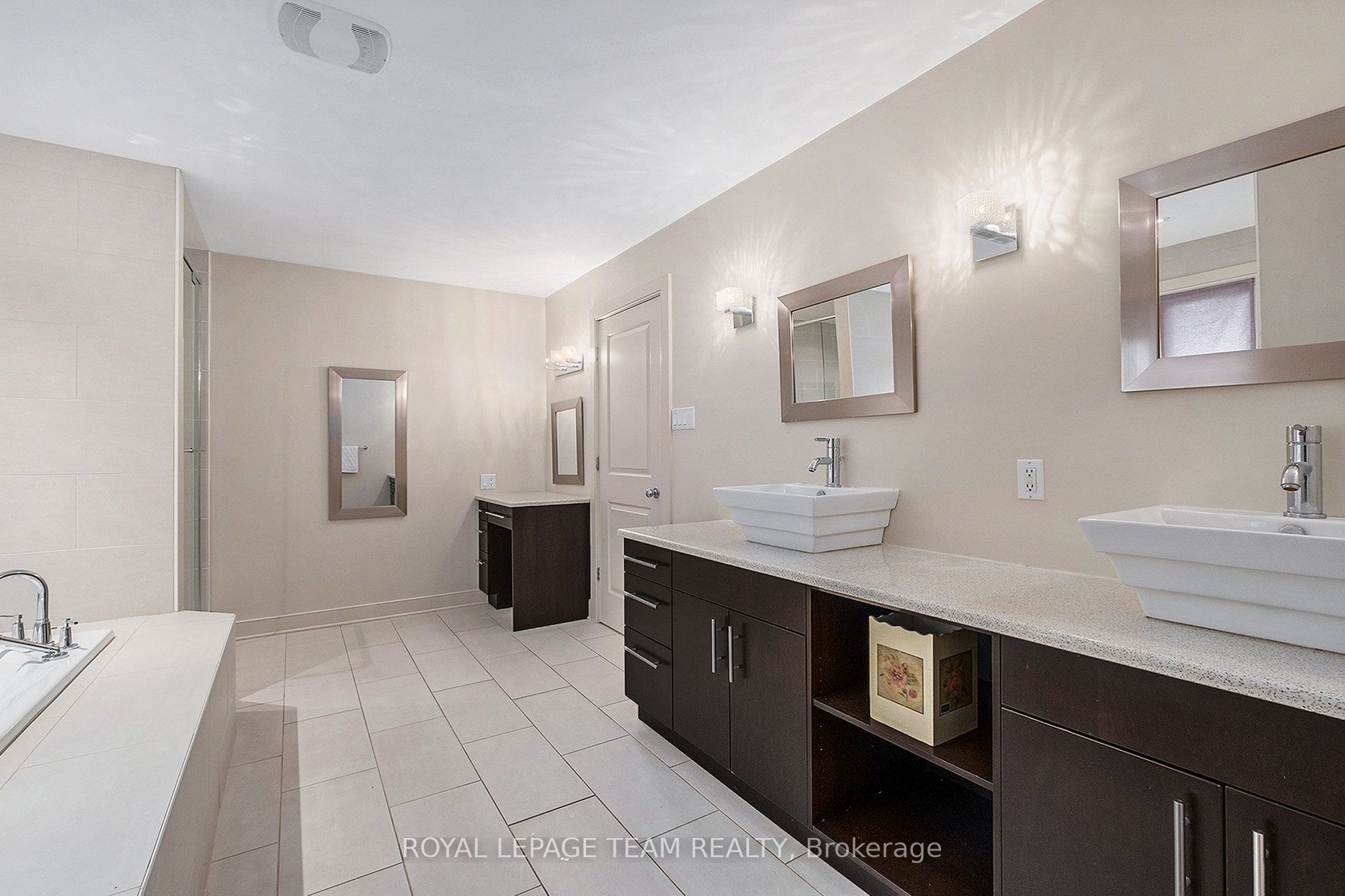 5386 Mansel Crescent Property Photo 20