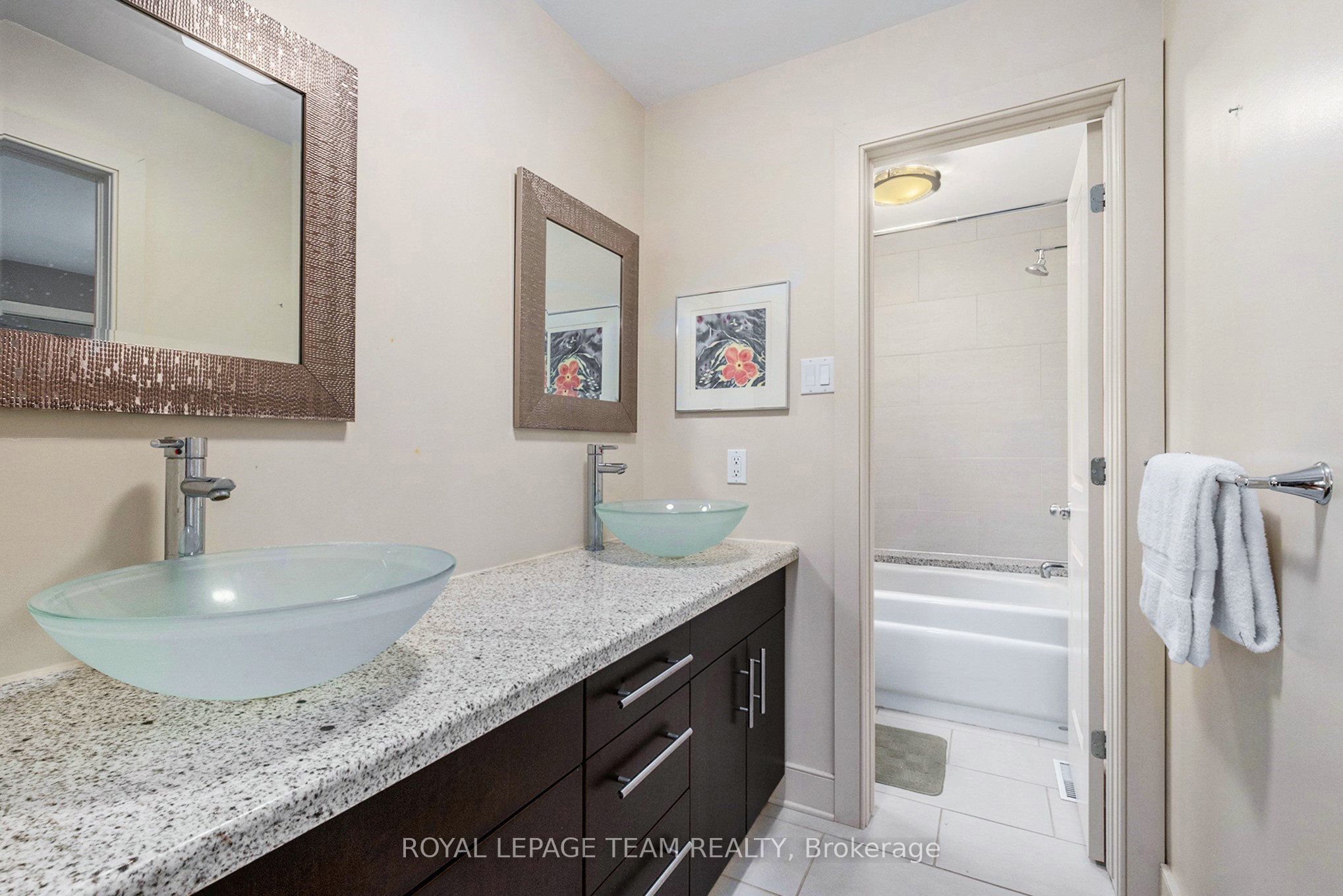 5386 Mansel Crescent Property Photo 28