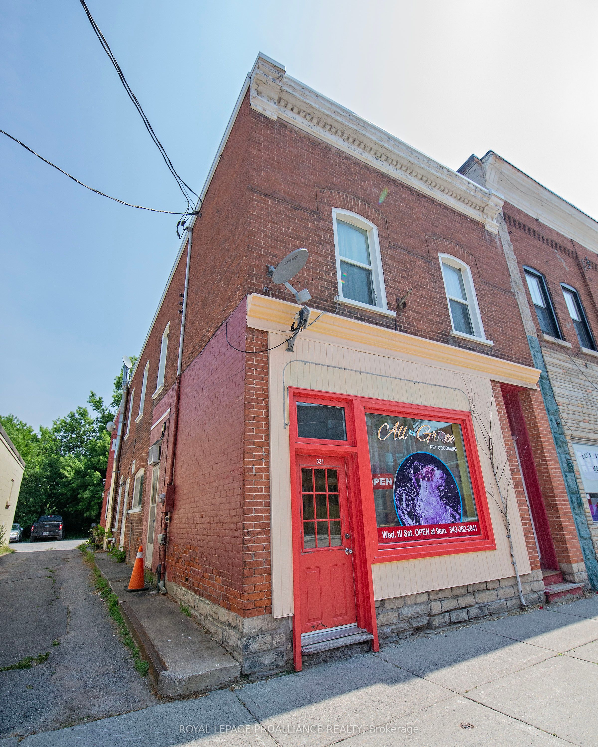 331 Victoria Street N Property Photo 1