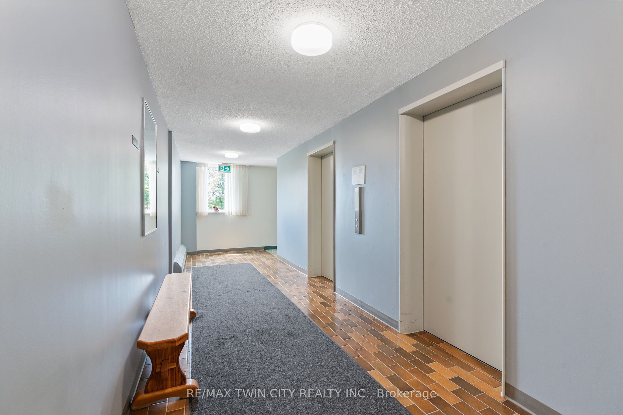 225 Harvard Place Avenue E 611 Property Photo 9