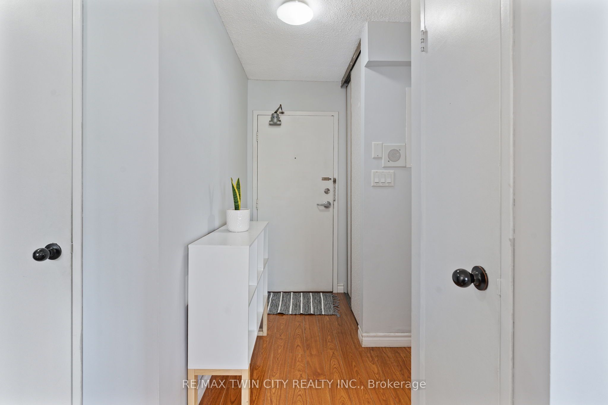 225 Harvard Place Avenue E 611 Property Photo 11