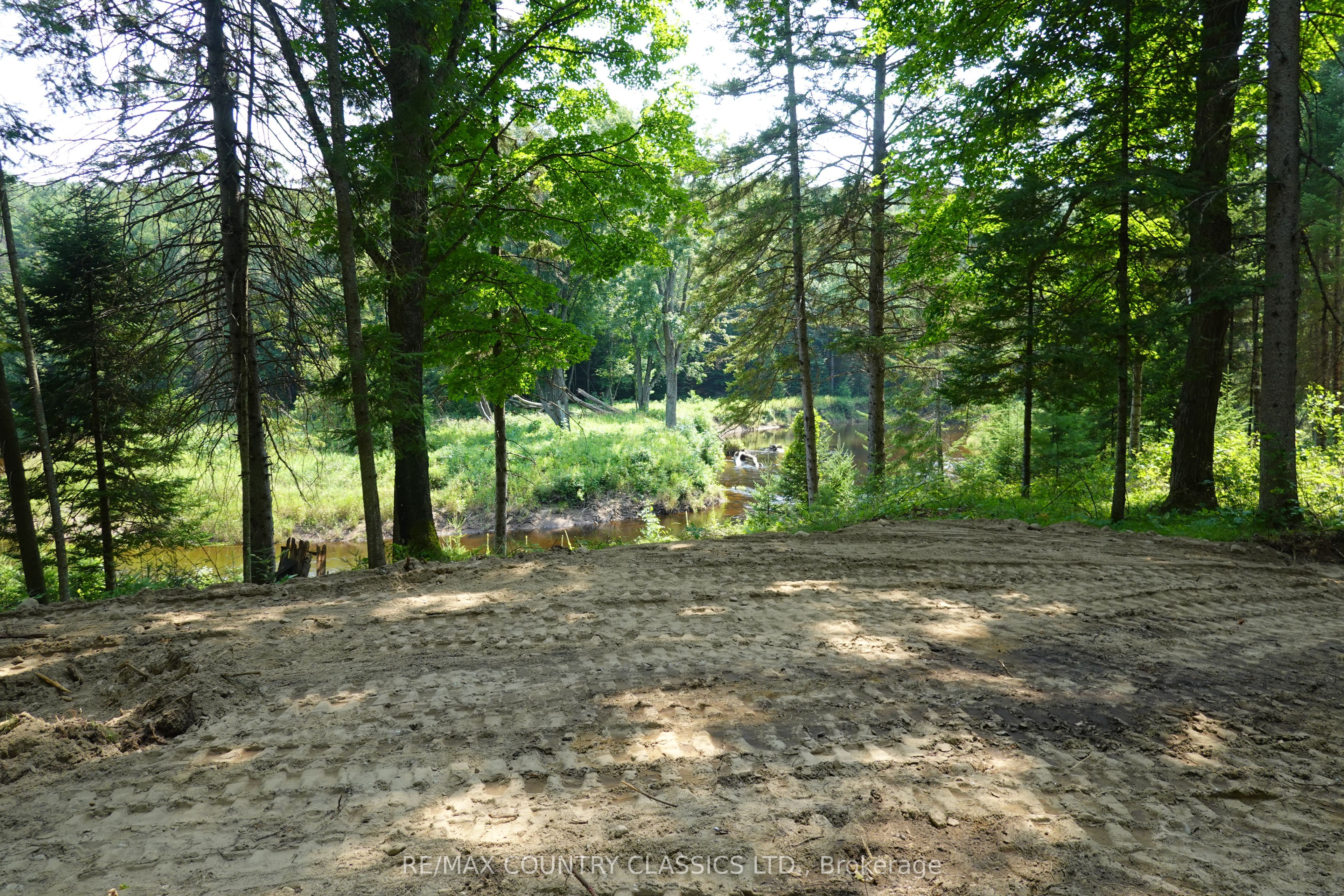 739b Bronson Road Property Photo 8