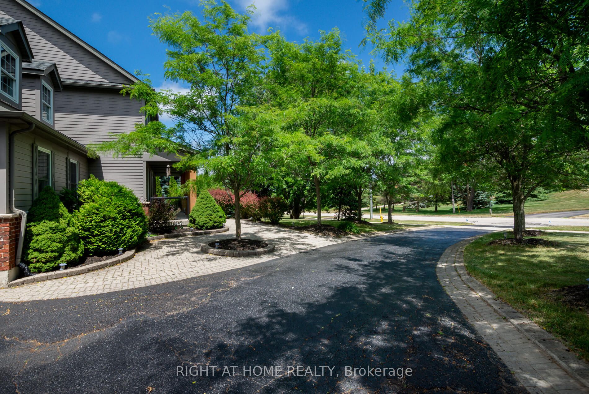 713120 First Line Property Photo 3