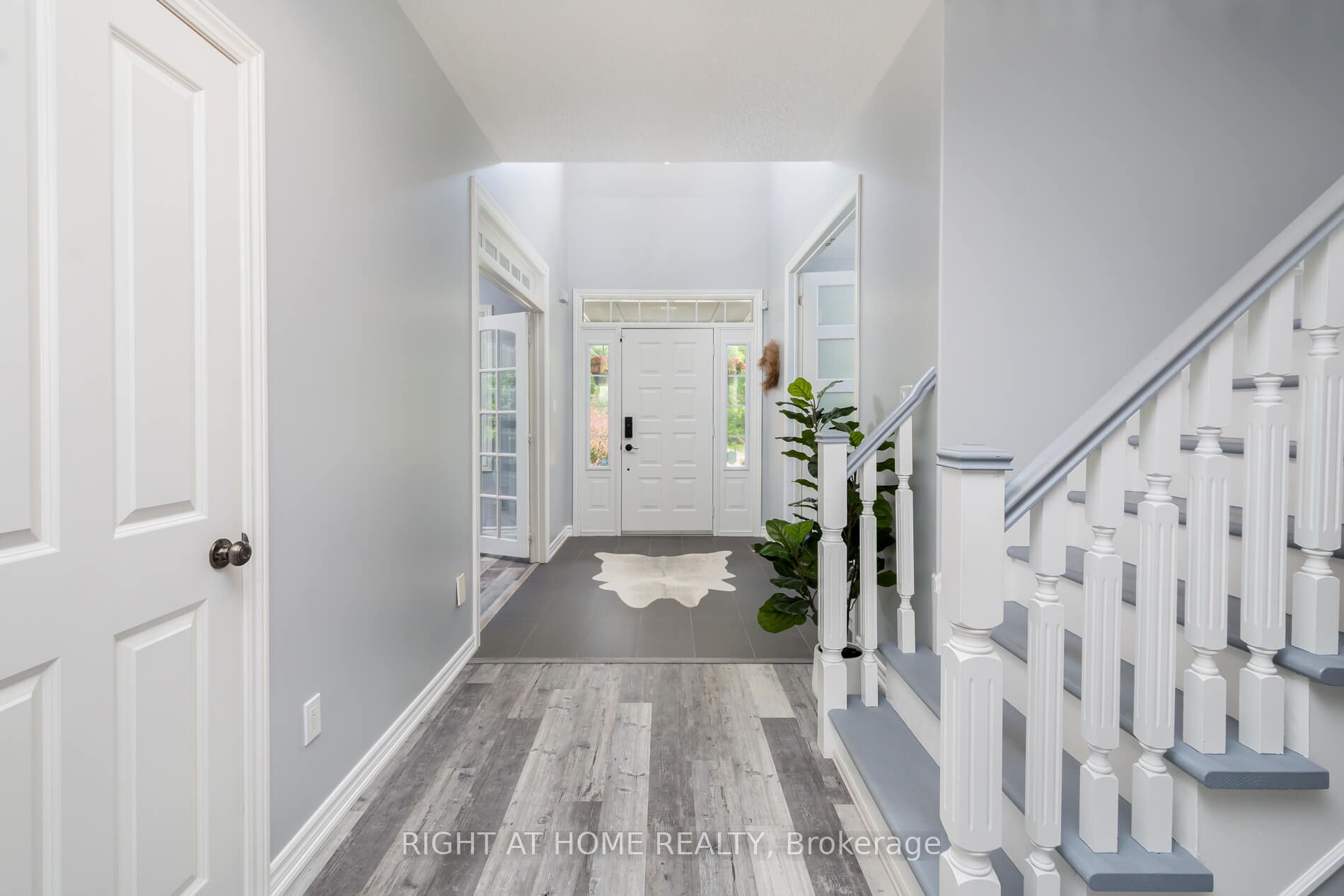 713120 First Line Property Photo 6