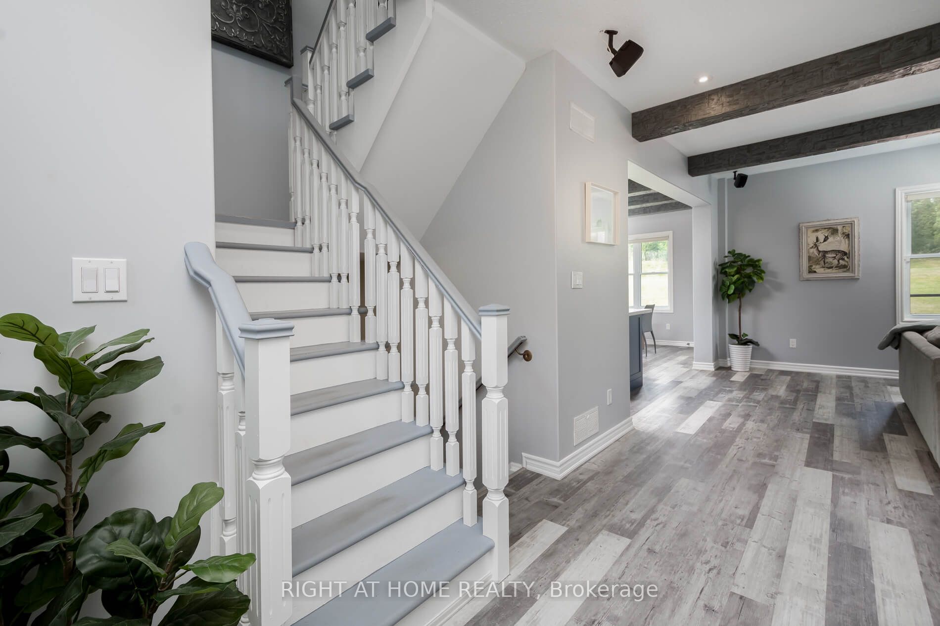 713120 First Line Property Photo 27
