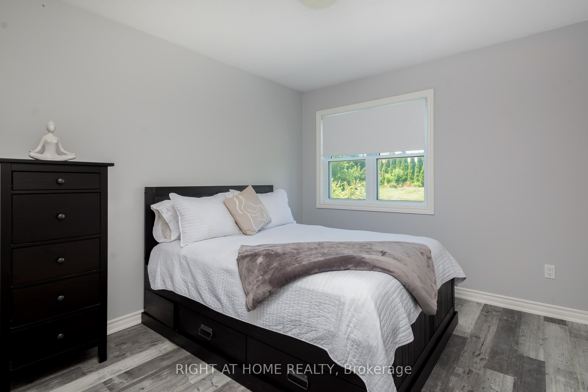 713120 First Line Property Photo 34