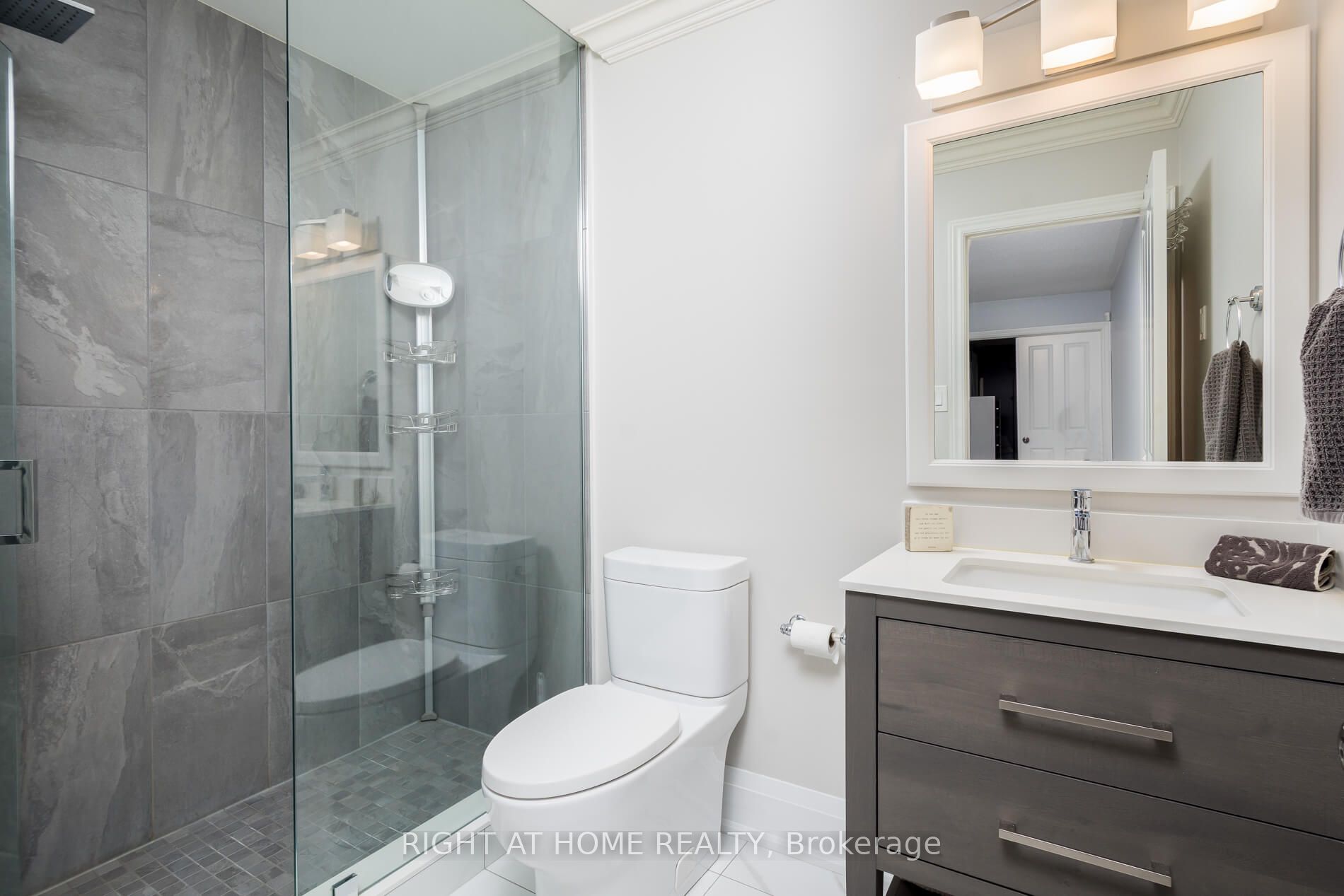 713120 First Line Property Photo 37