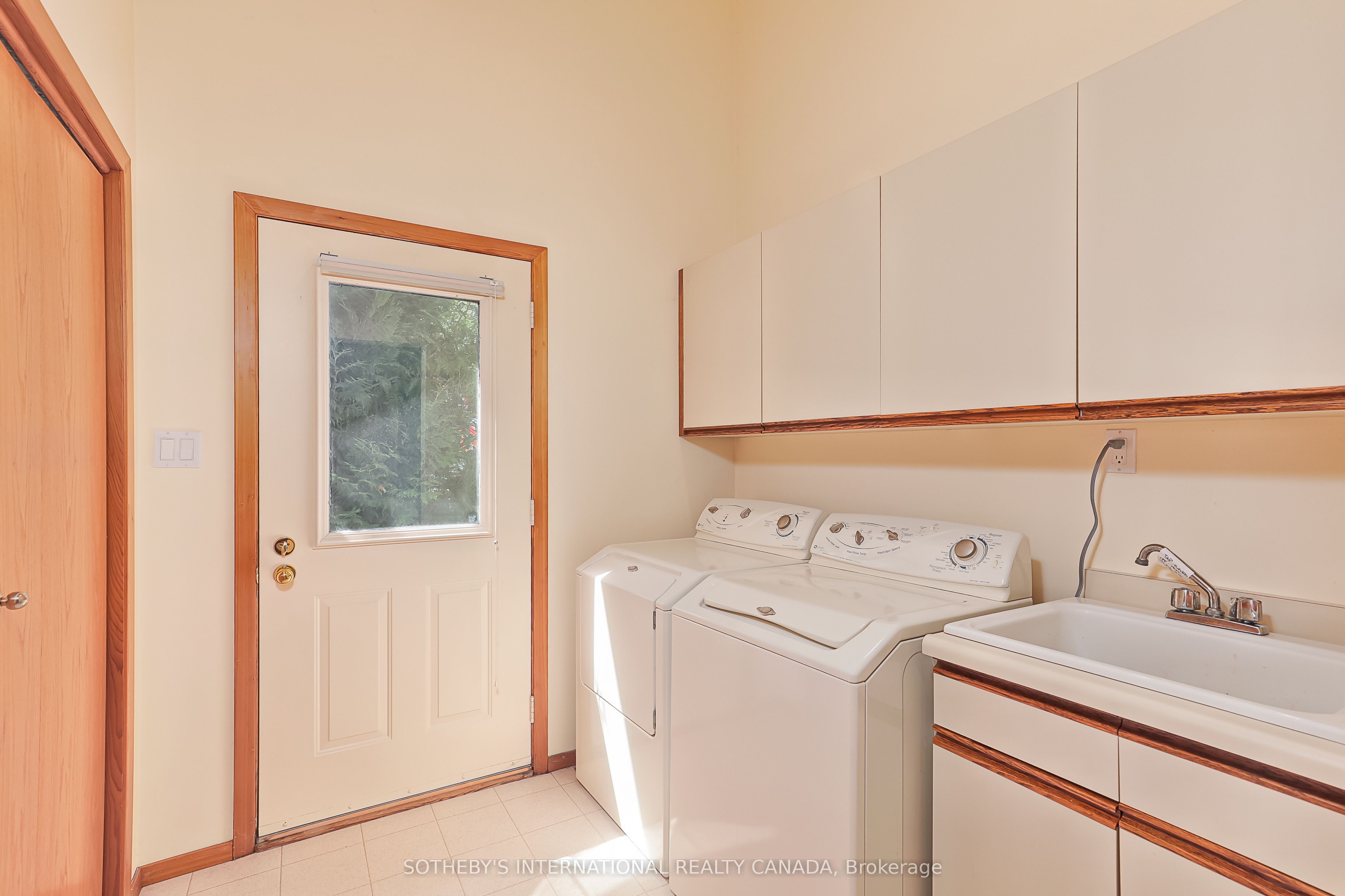 121 Fieldcrest Court Property Photo 33