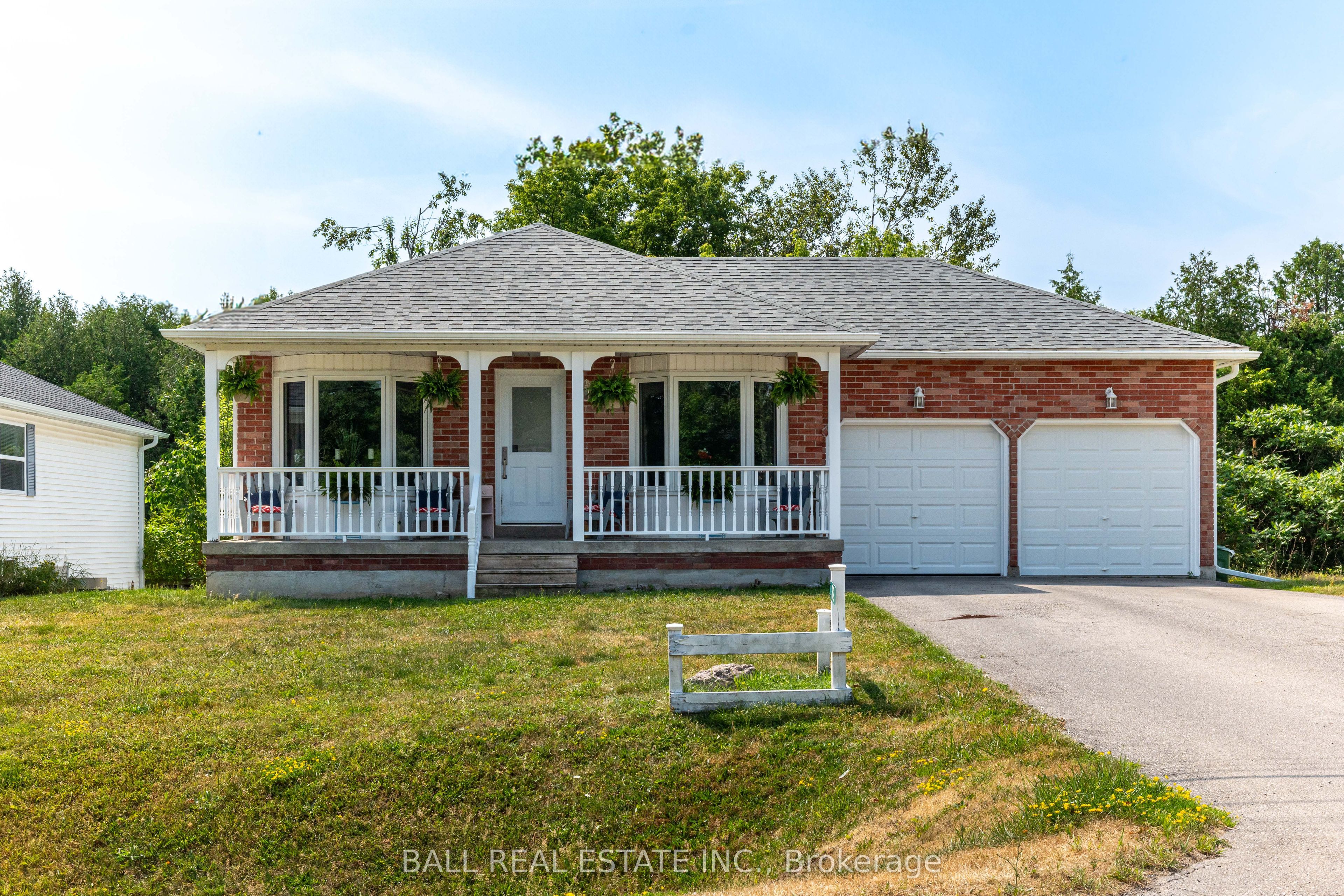 32 Champlain Boulevard Property Photo 1
