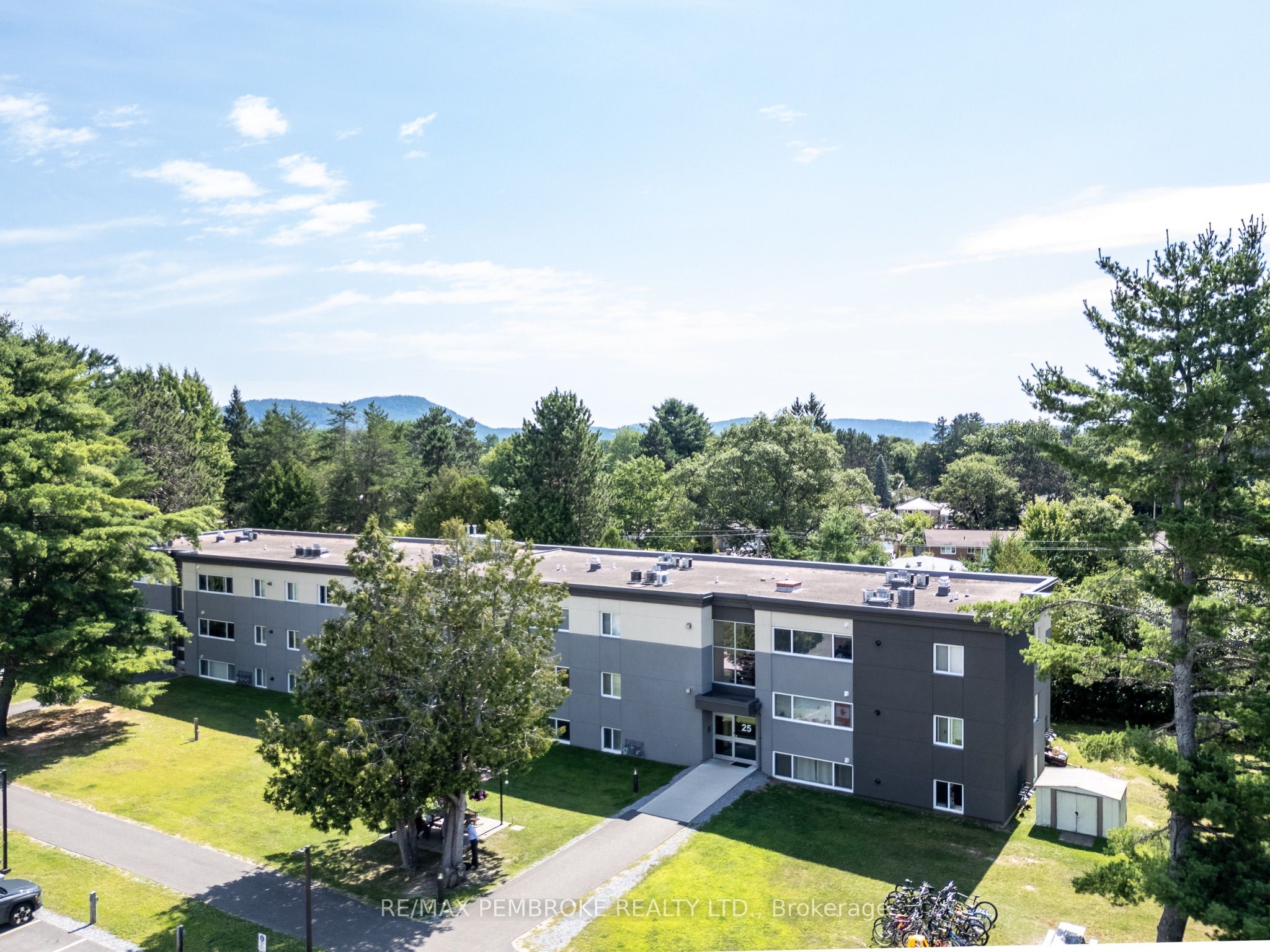 25 Tamarack Street Property Photo 1