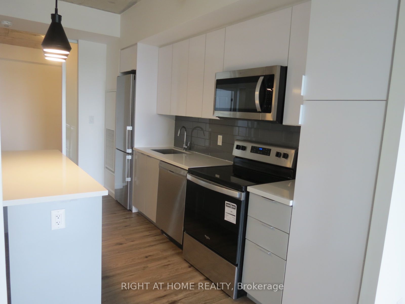 7 Erie Avenue 704 Property Photo 2