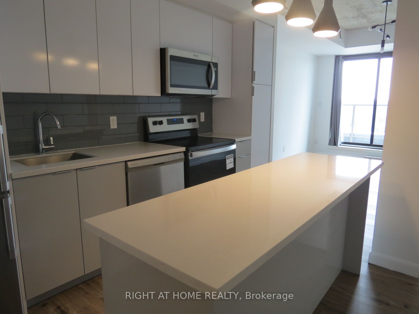 7 Erie Avenue 704 Property Photo 3