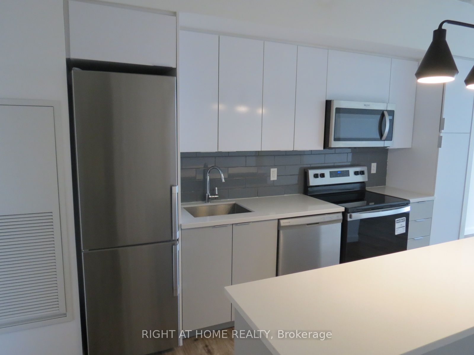 7 Erie Avenue 704 Property Photo 4