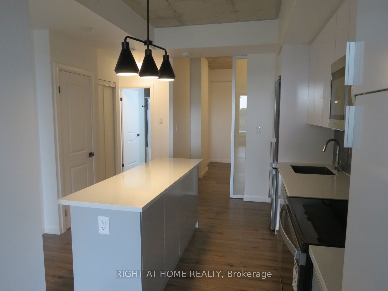 7 Erie Avenue 704 Property Photo 6