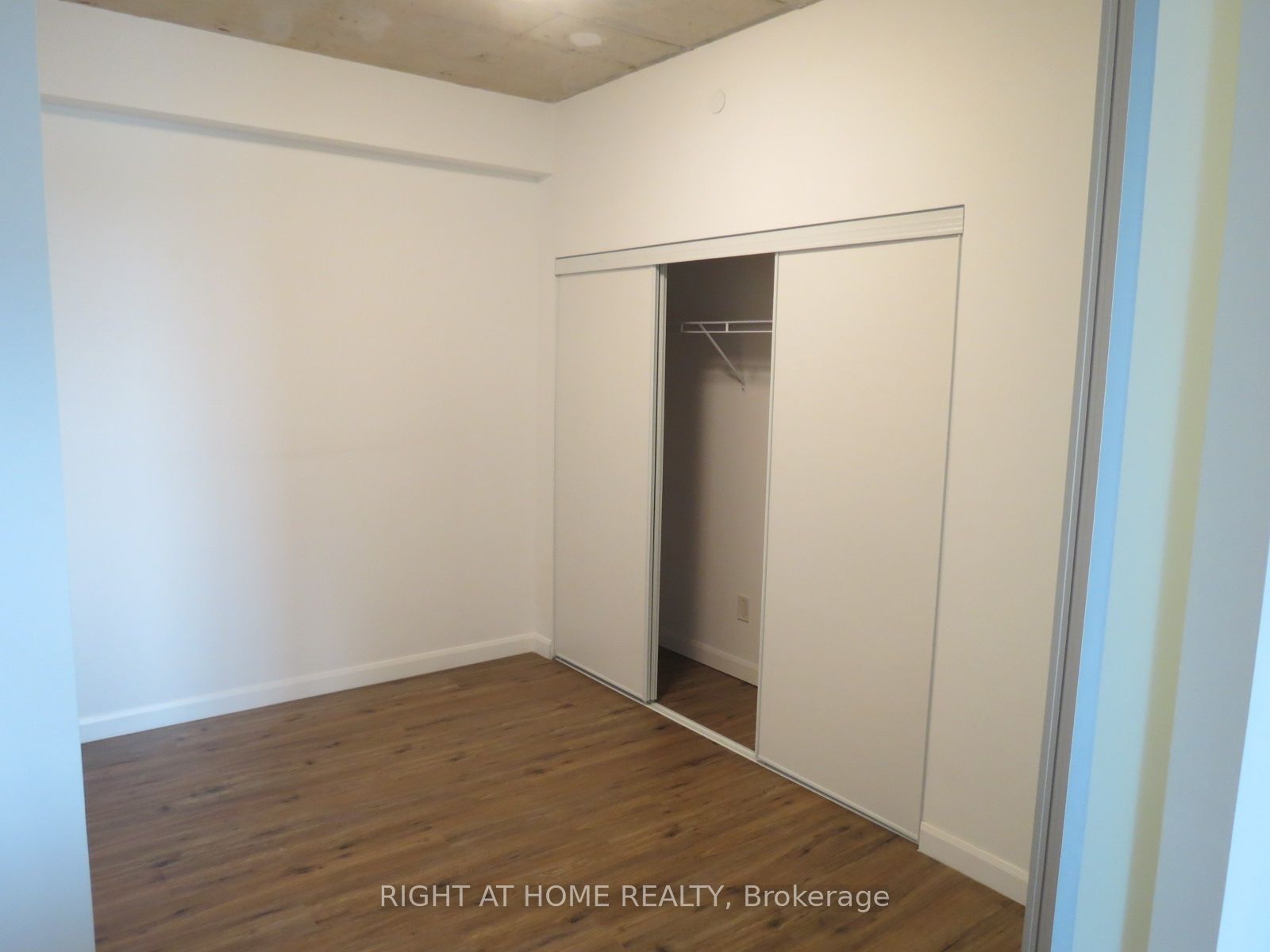 7 Erie Avenue 704 Property Photo 9