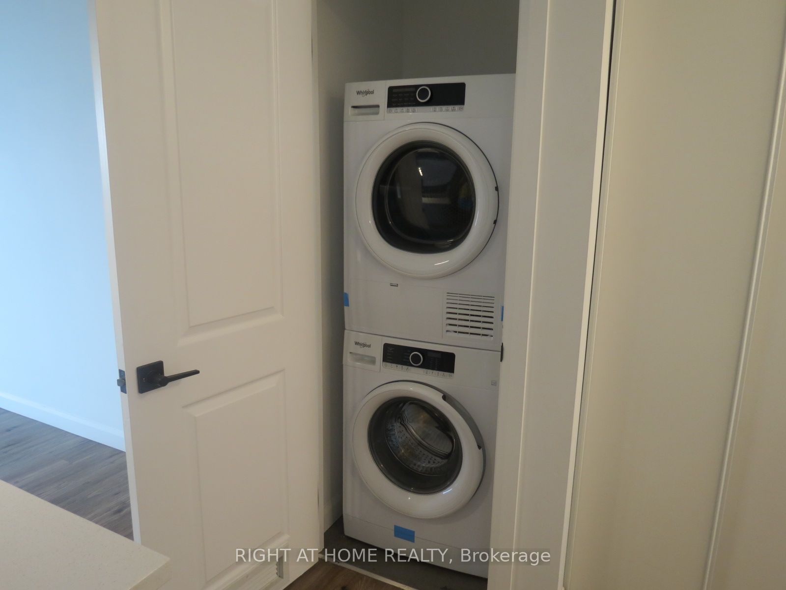 7 Erie Avenue 704 Property Photo 11