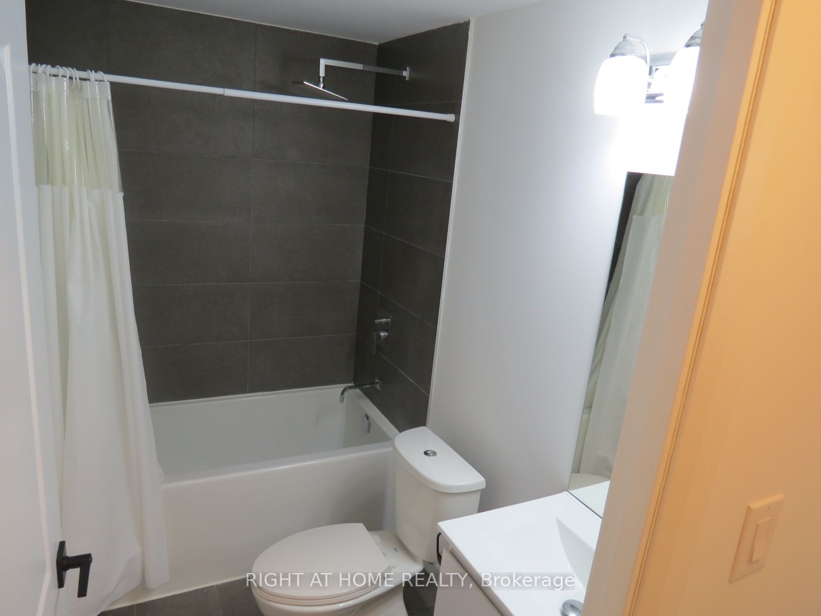 7 Erie Avenue 704 Property Photo 18