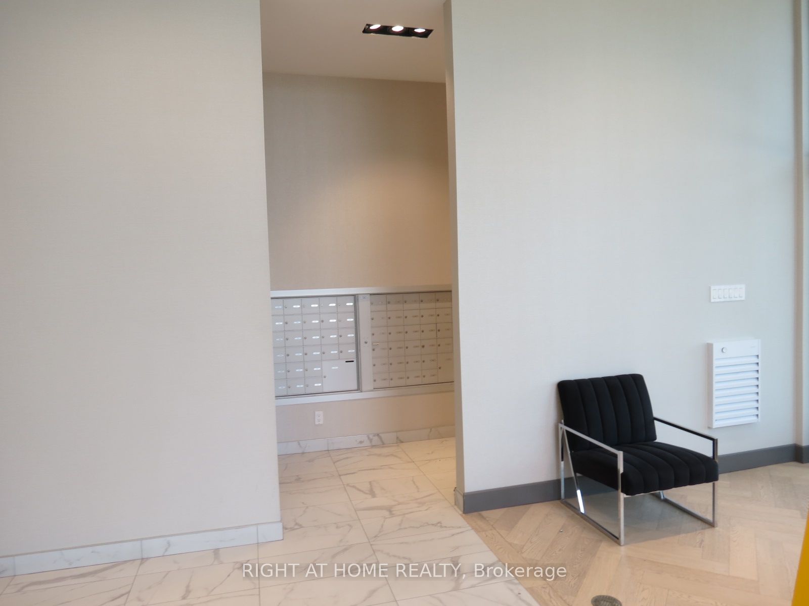 7 Erie Avenue 704 Property Photo 21