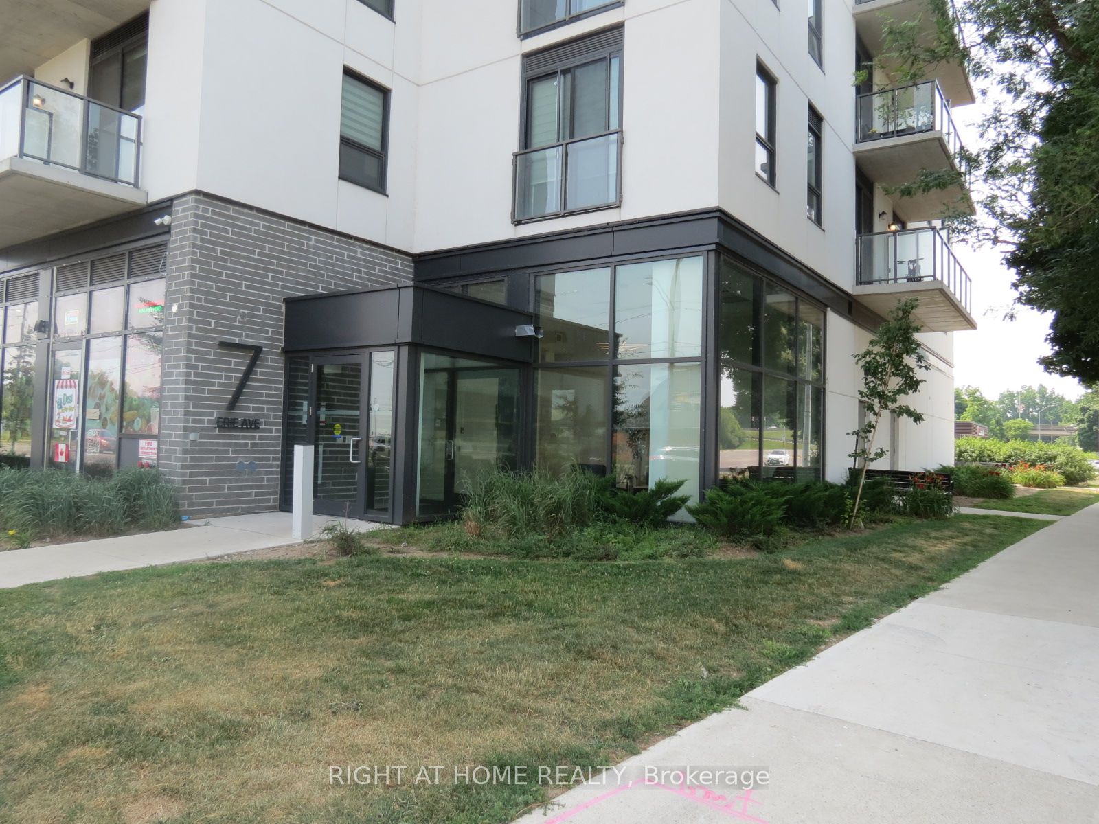 7 Erie Avenue 704 Property Photo 23