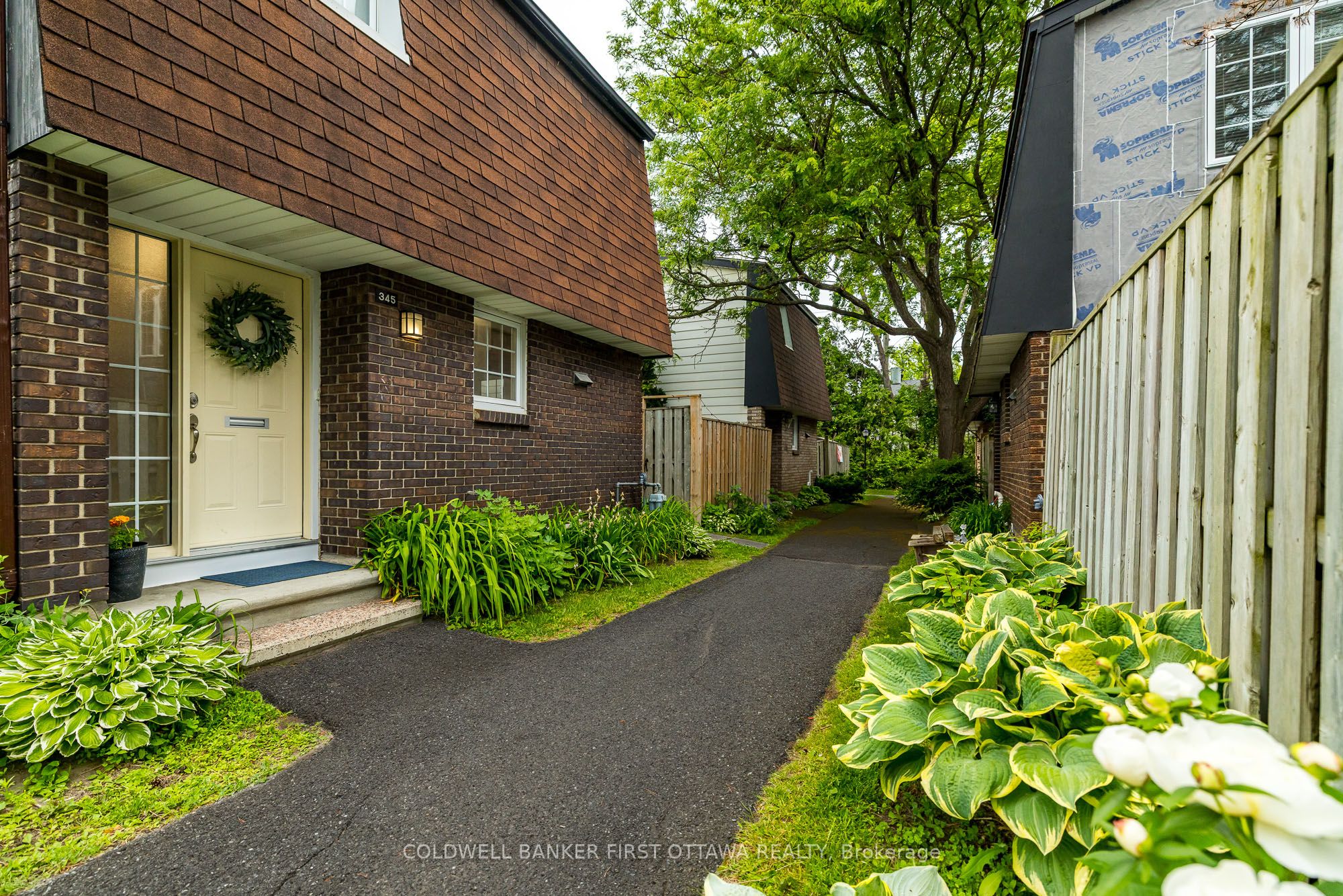 345 Kintyre Private Property Photo 1