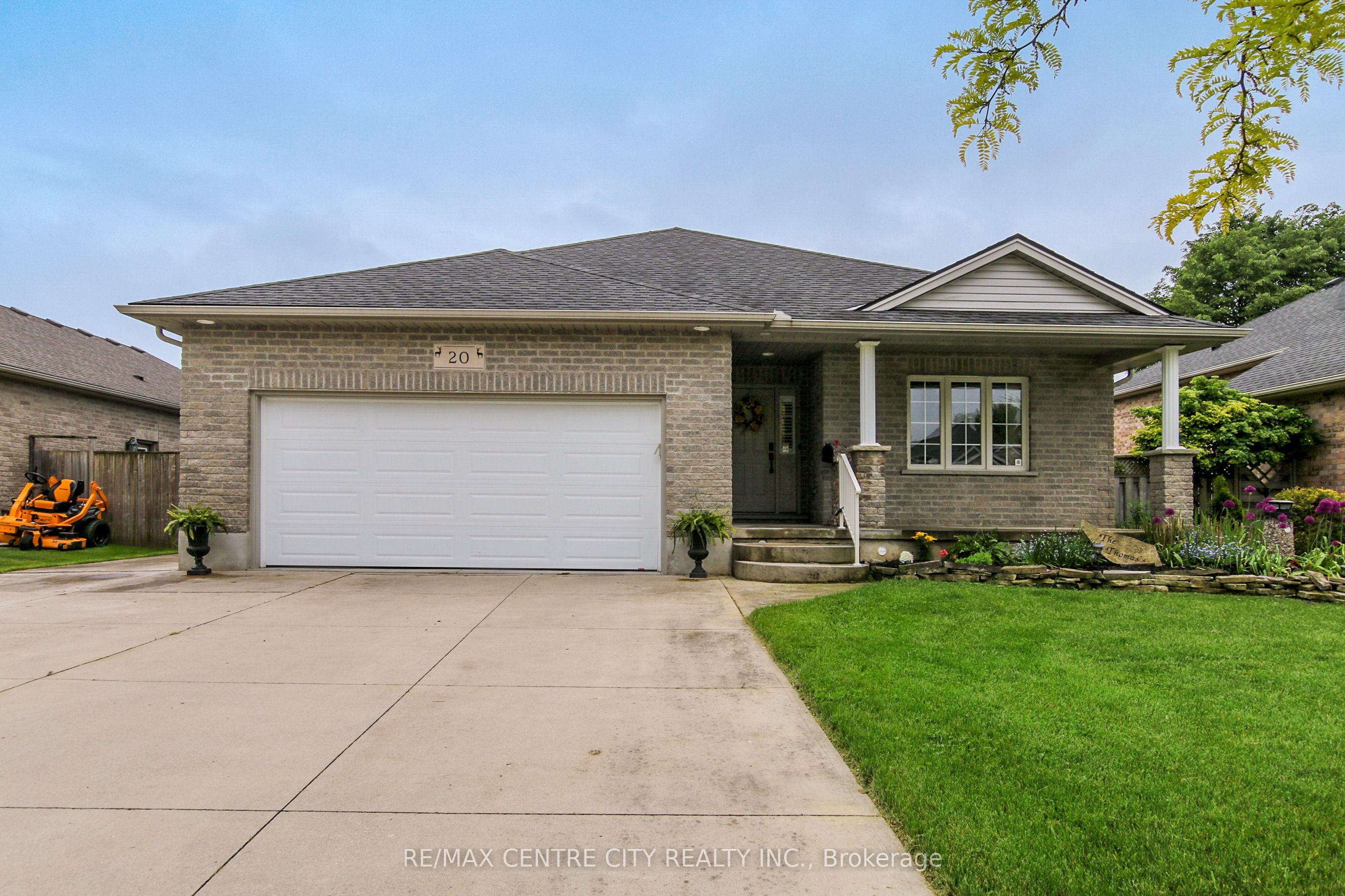 20 Steeplechase Court Property Photo 1