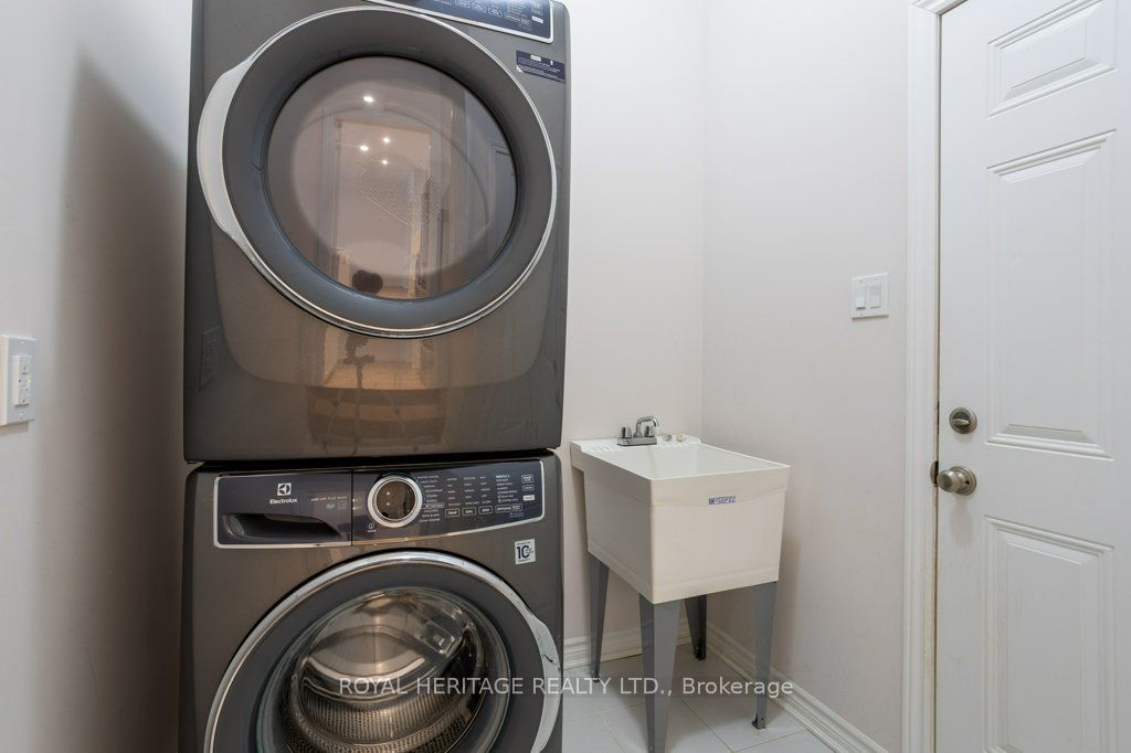 17 Lakewood Crescent 28 Property Photo 14