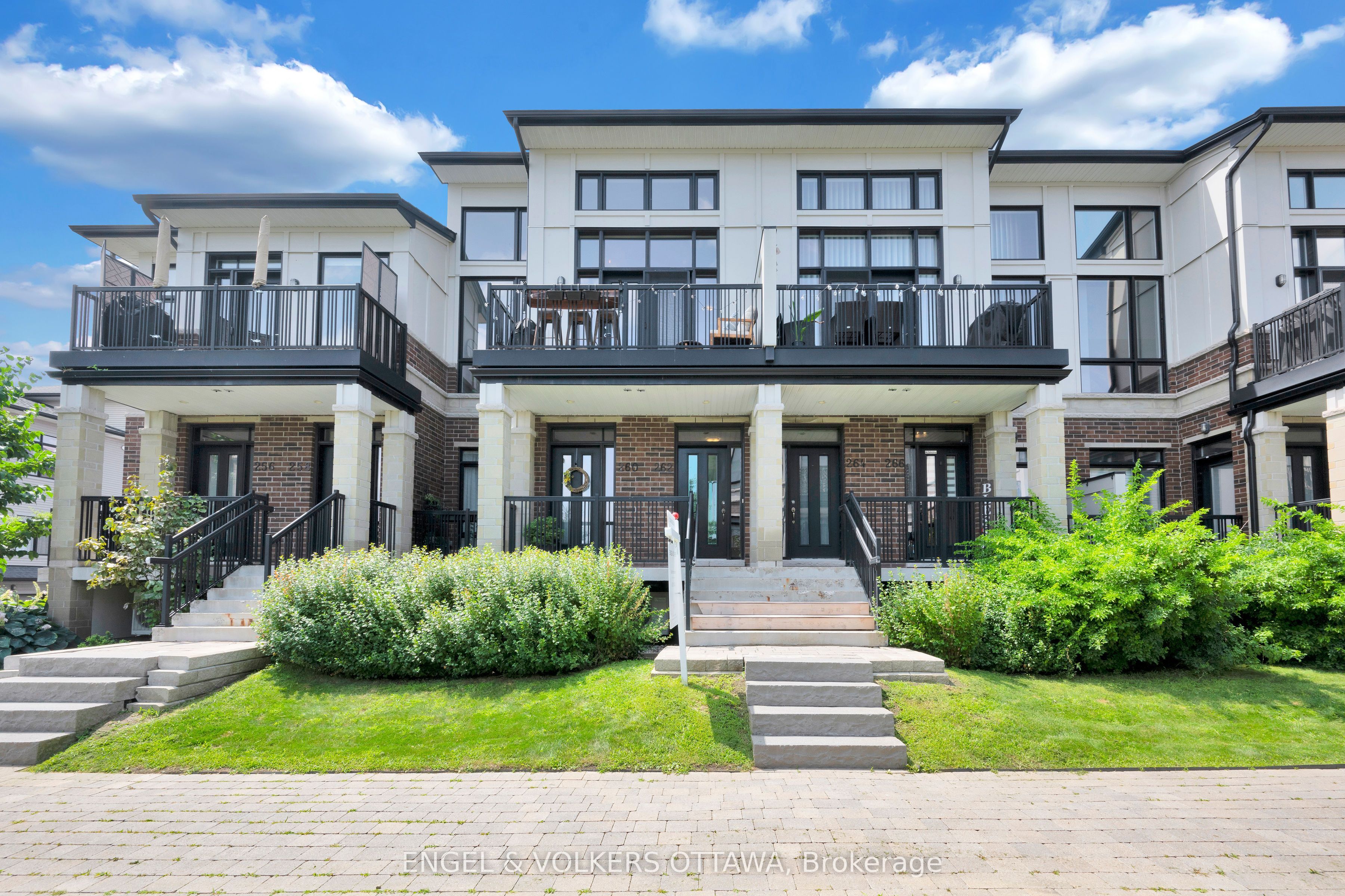 262 Pembina Private Property Photo 1