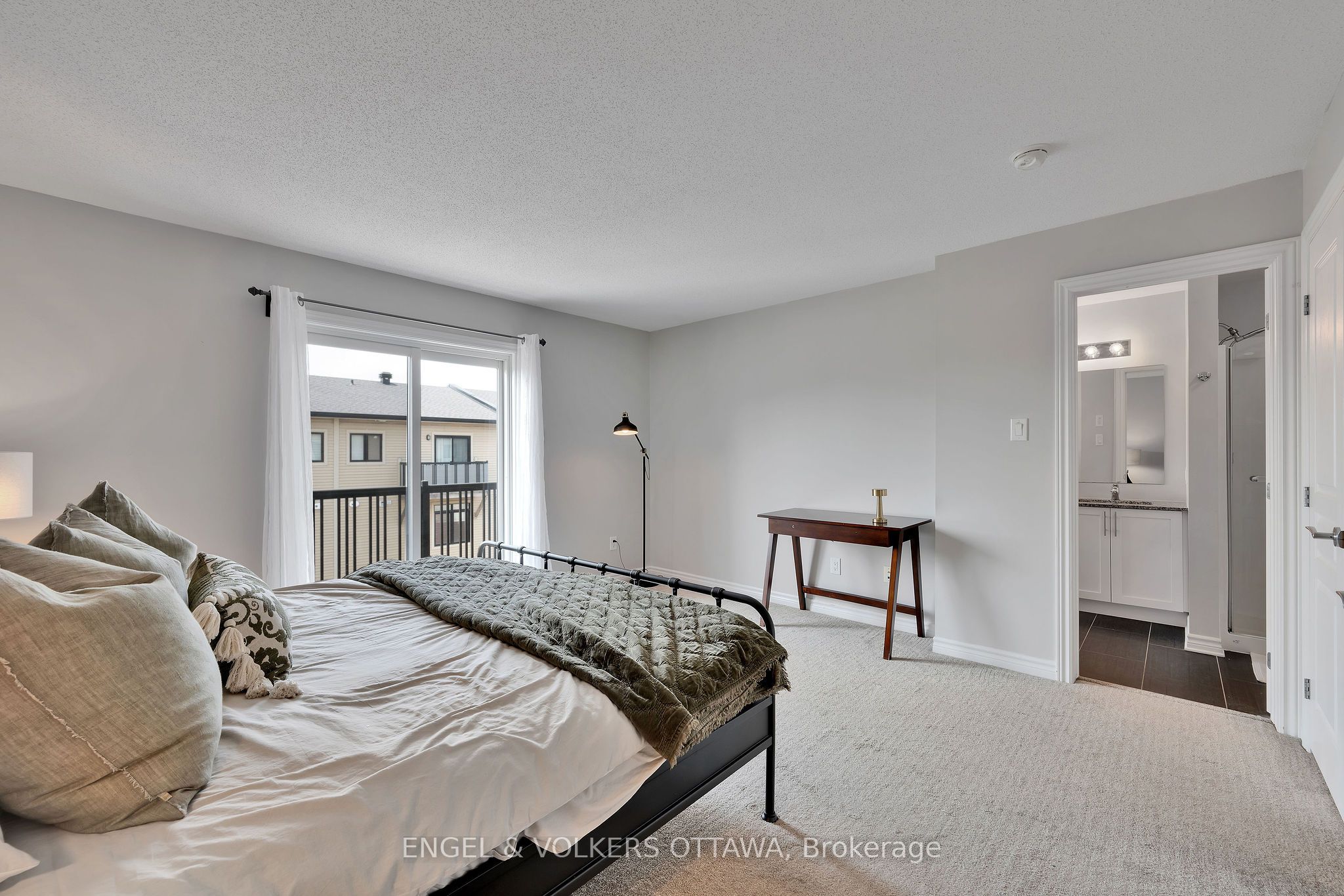 262 Pembina Private Property Photo 29