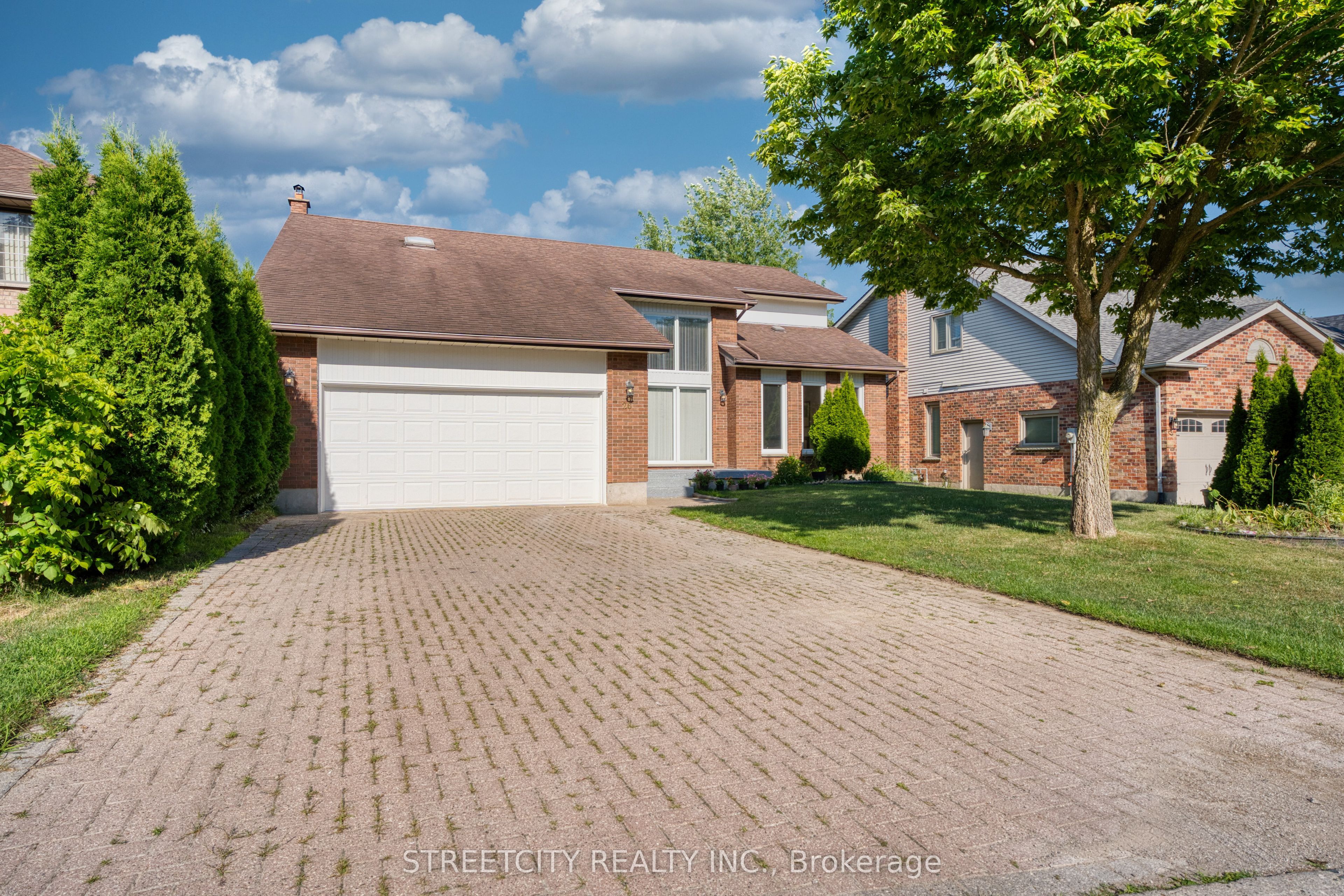 26 GRASMERE Crescent Property Photo 1