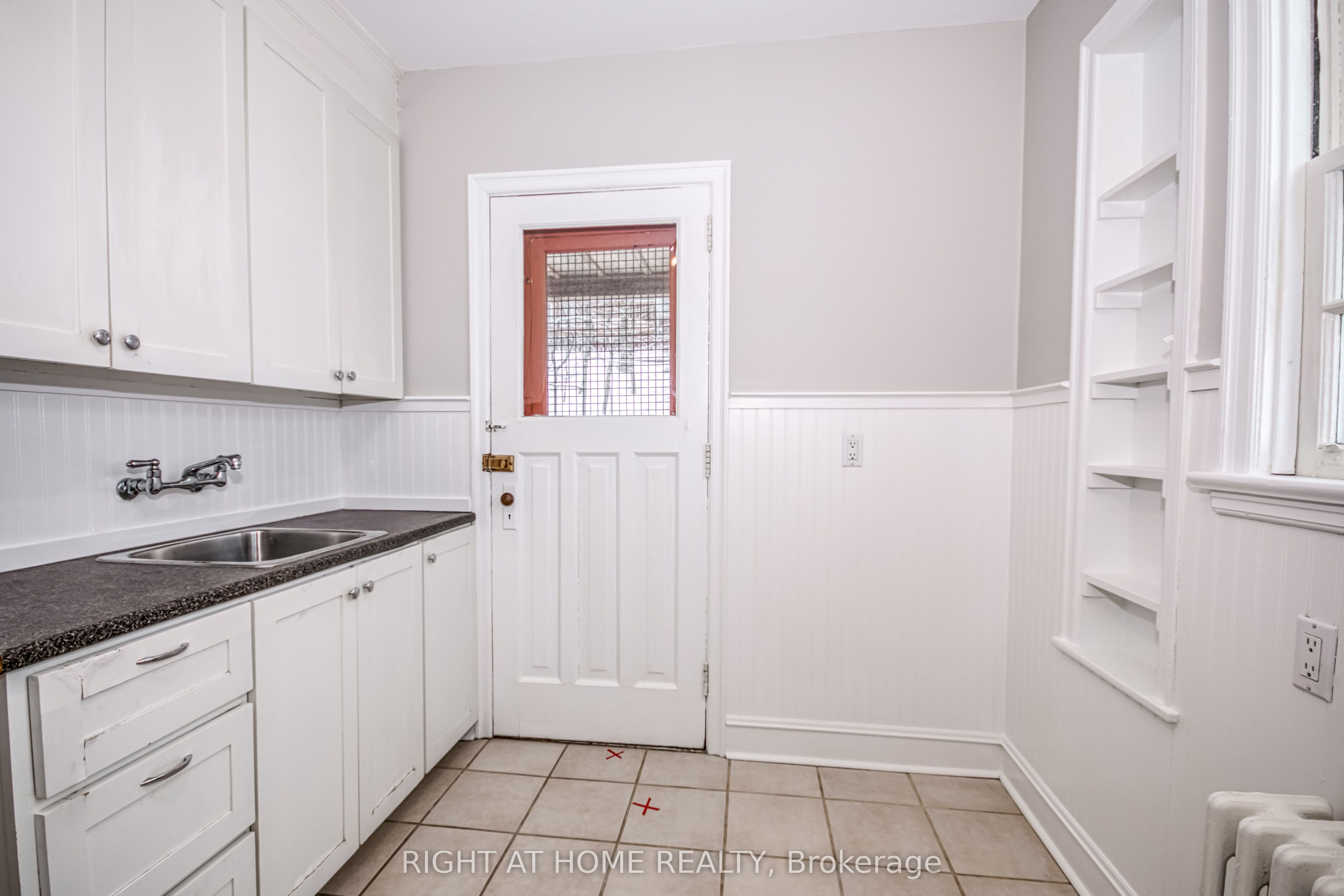 105 Riverside Drive Property Photo 8