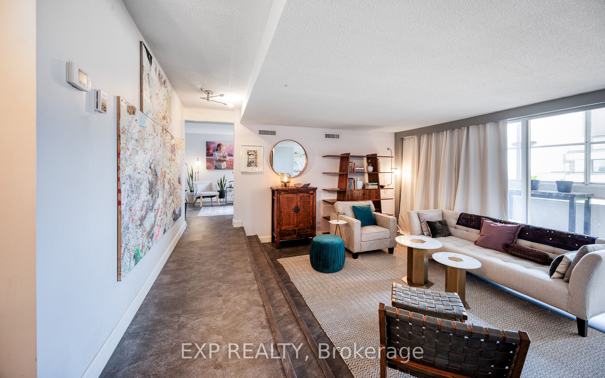 373 Laurier Avenue E 1003 Property Photo 2