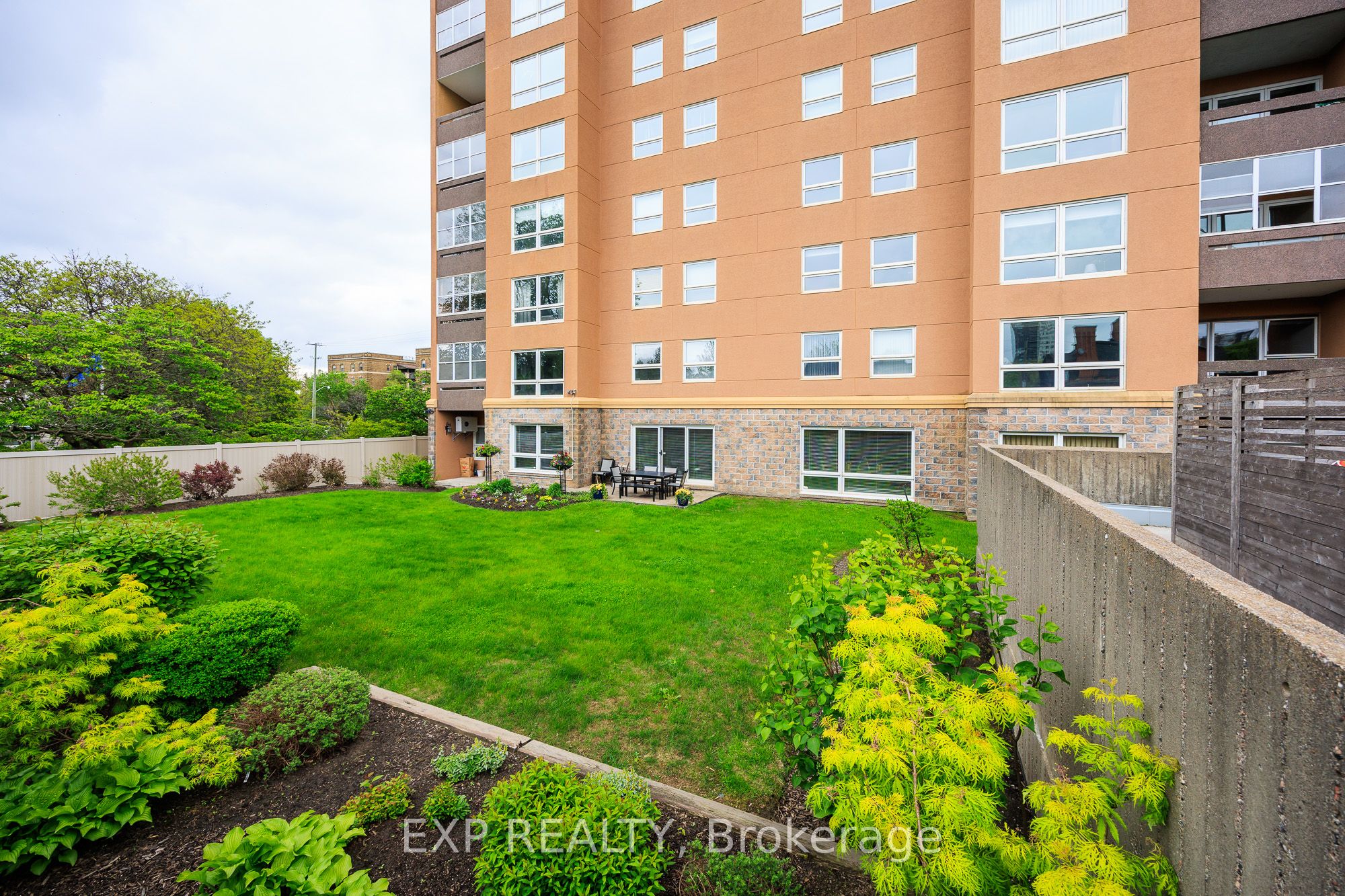 373 Laurier Avenue E 1003 Property Photo 44