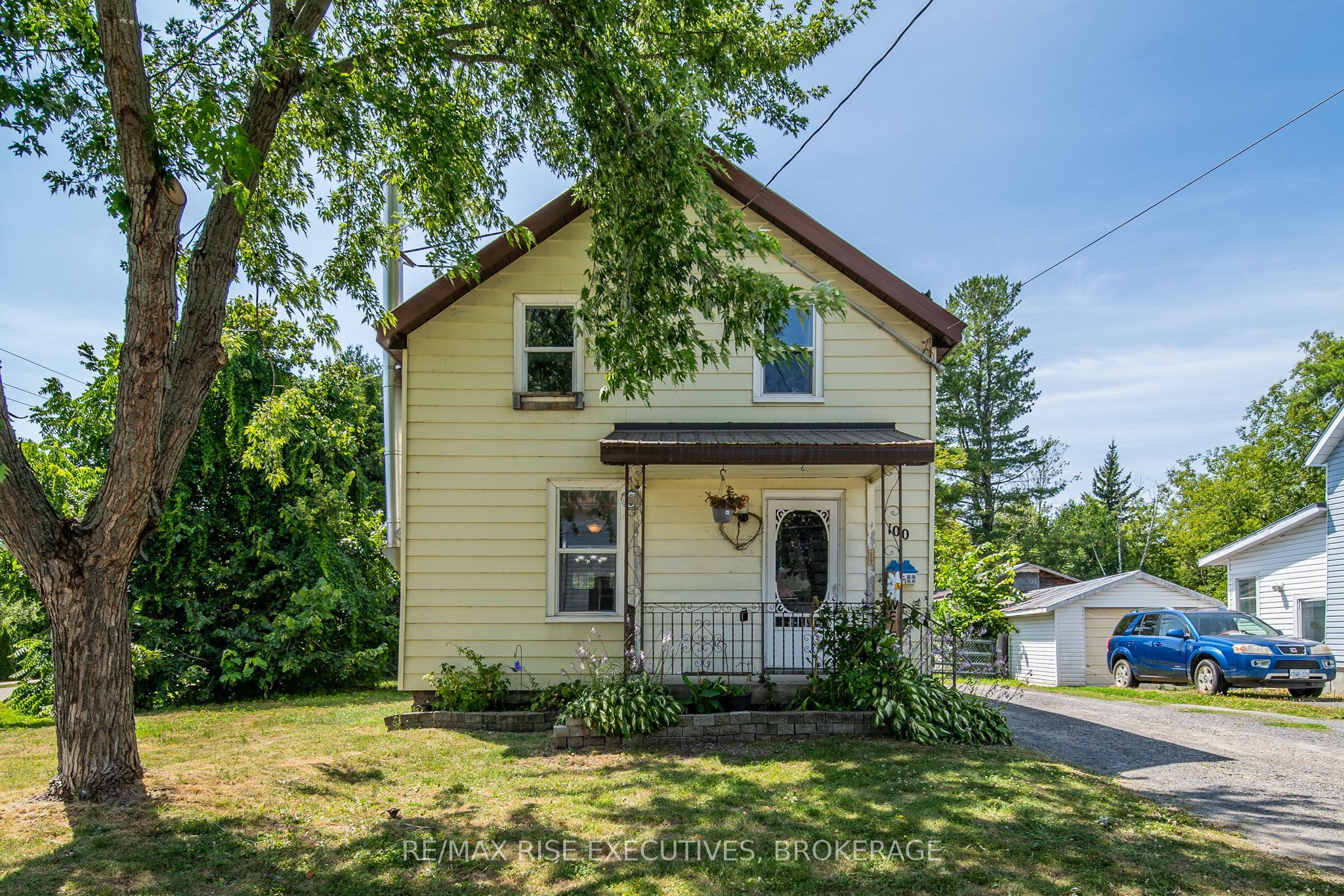 100 Elm St Property Photo 1