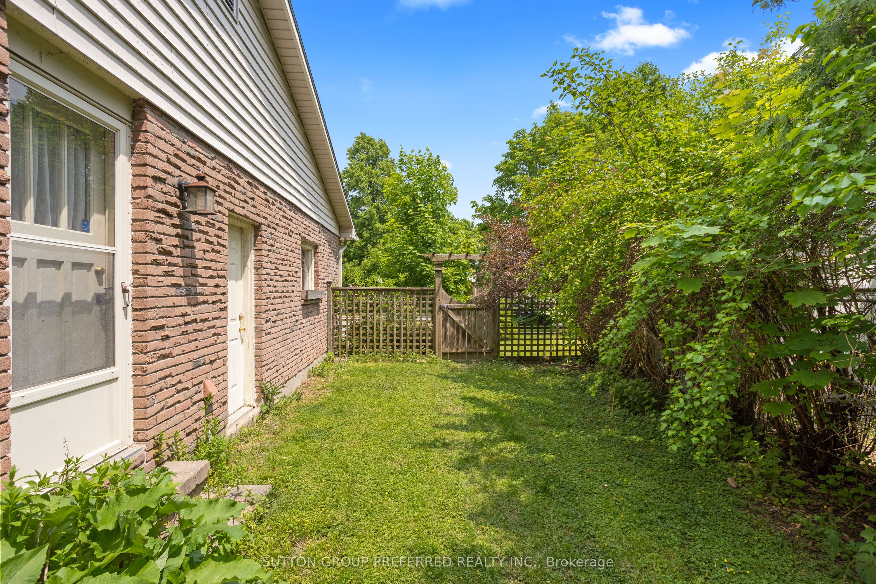 661 Cranbrook Road Property Photo 40