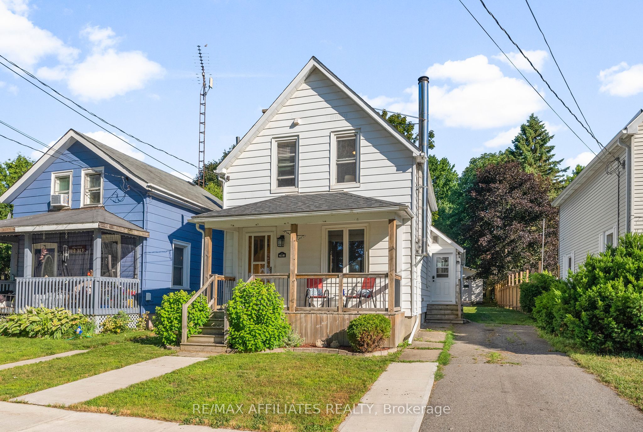 416 Dibble Street E Property Photo 1