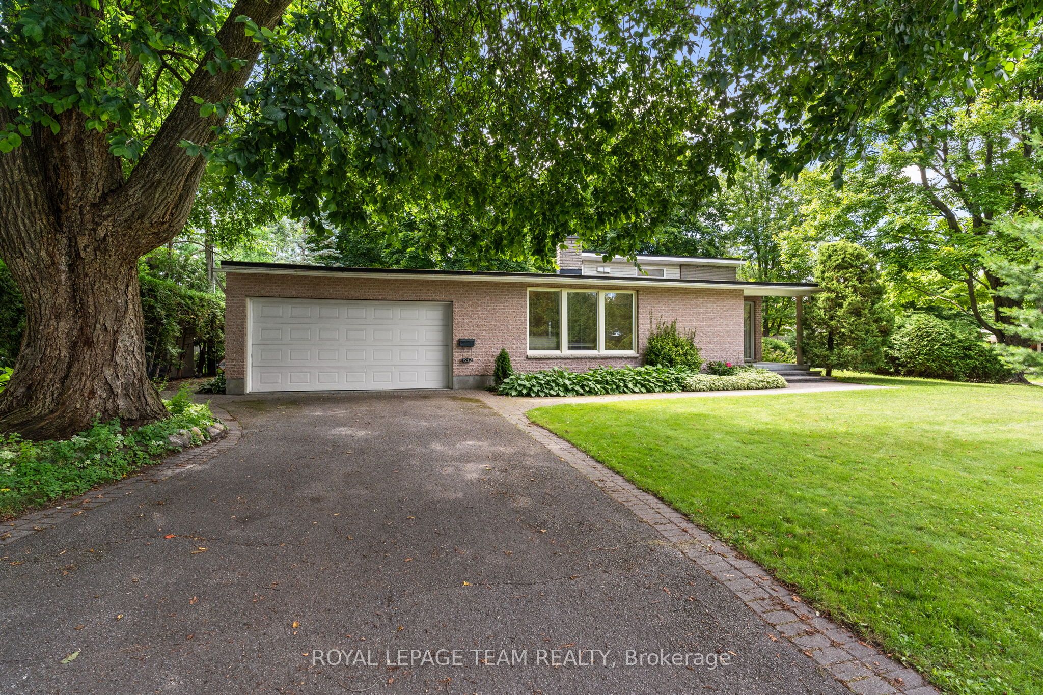 1952 Fairbanks Avenue